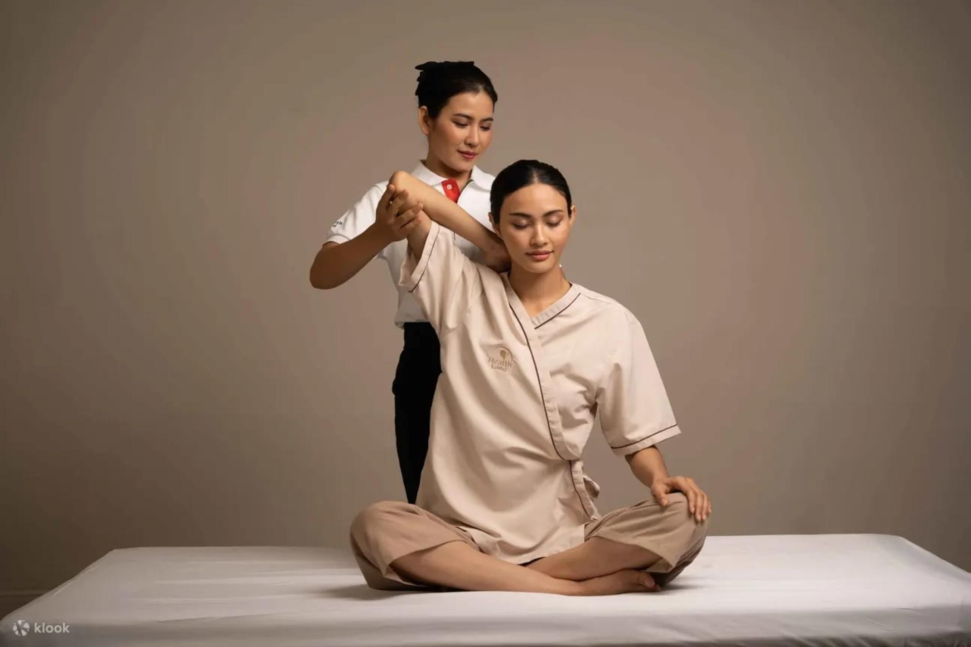 Health Land Spa at Surawong in Bangkok - Thumbnail 2