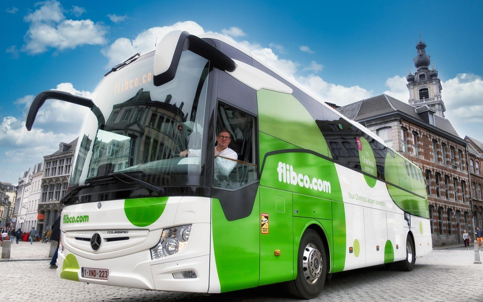 Milan Bergamo Airport to Como Shared Bus Transfer by Filbco - Thumbnail 3