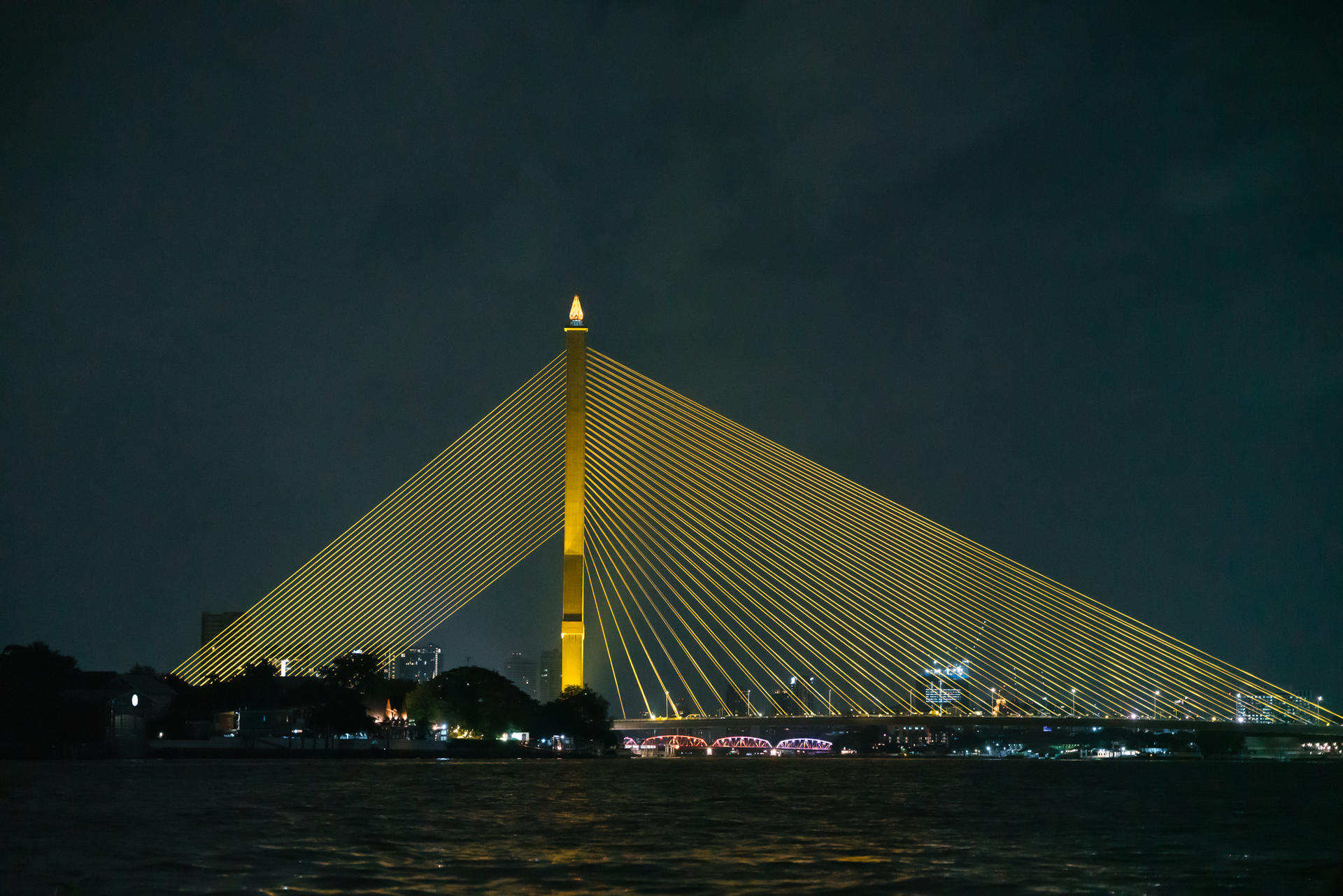  Chao Phraya River Night Cruise by Longtail Boat in Bangkok - Thumbnail 9