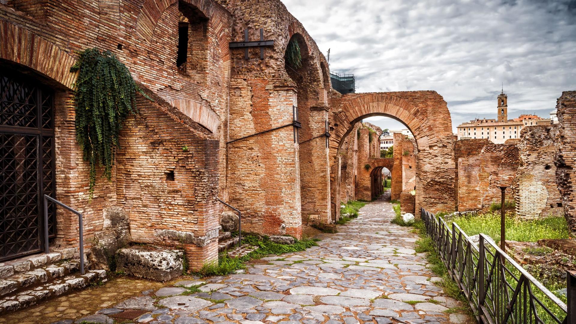 Rome essential city bundle: Colosseum, Palentine Hill, Roman Forum & Rome Hop-On Hop-Off Bus - Thumbnail 6