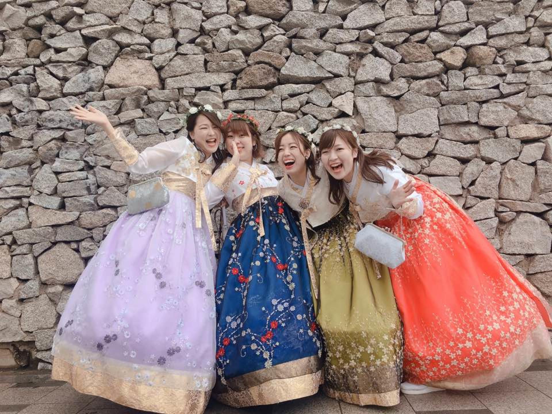 Hanbok Rental near Gyeongbokgung Palace by Dorothy Hanbok - Thumbnail 3