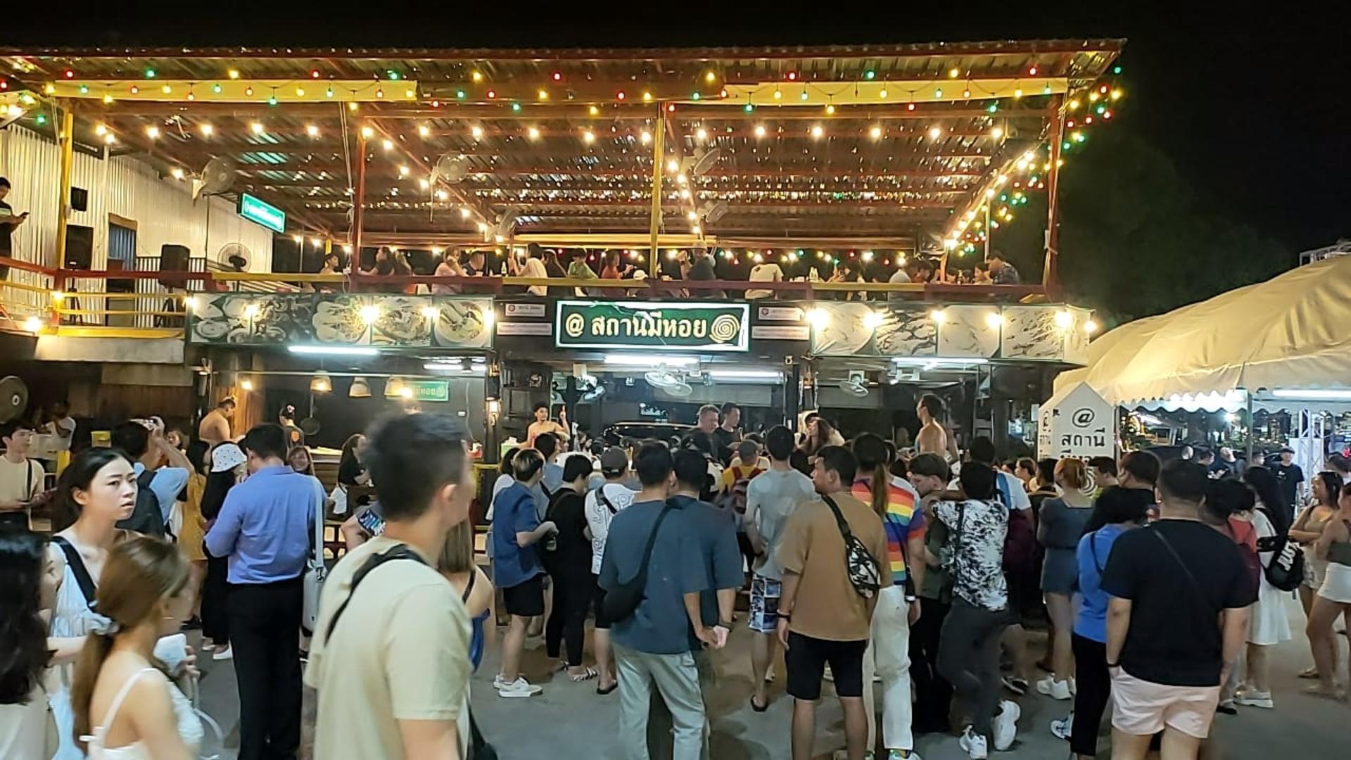 Private Bangkok Safari World, B Story Garden, and Huamum Market Tour - Thumbnail 18