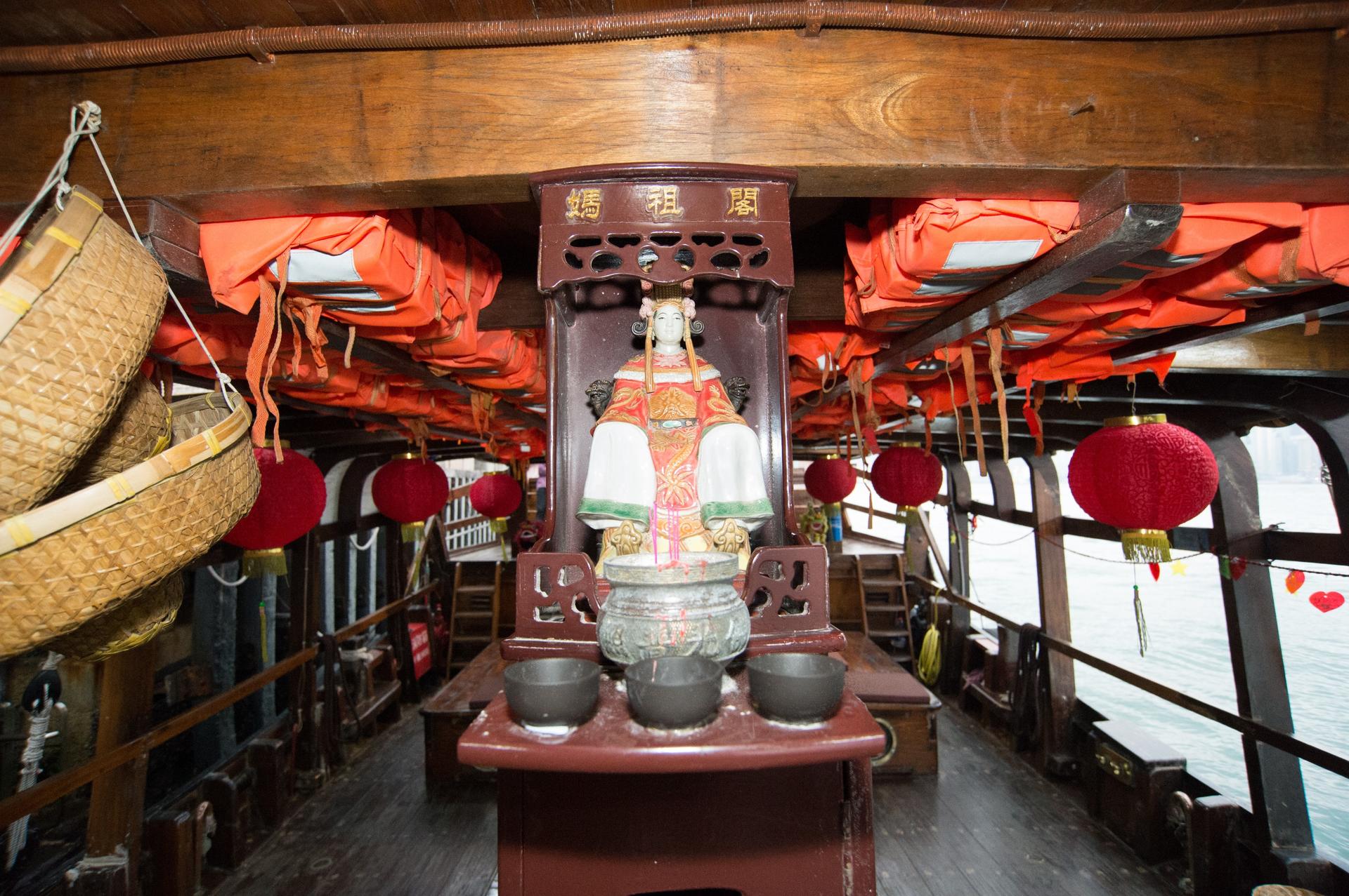 Dukling | Antique Boat Victoria Harbour Cruise - Thumbnail 5