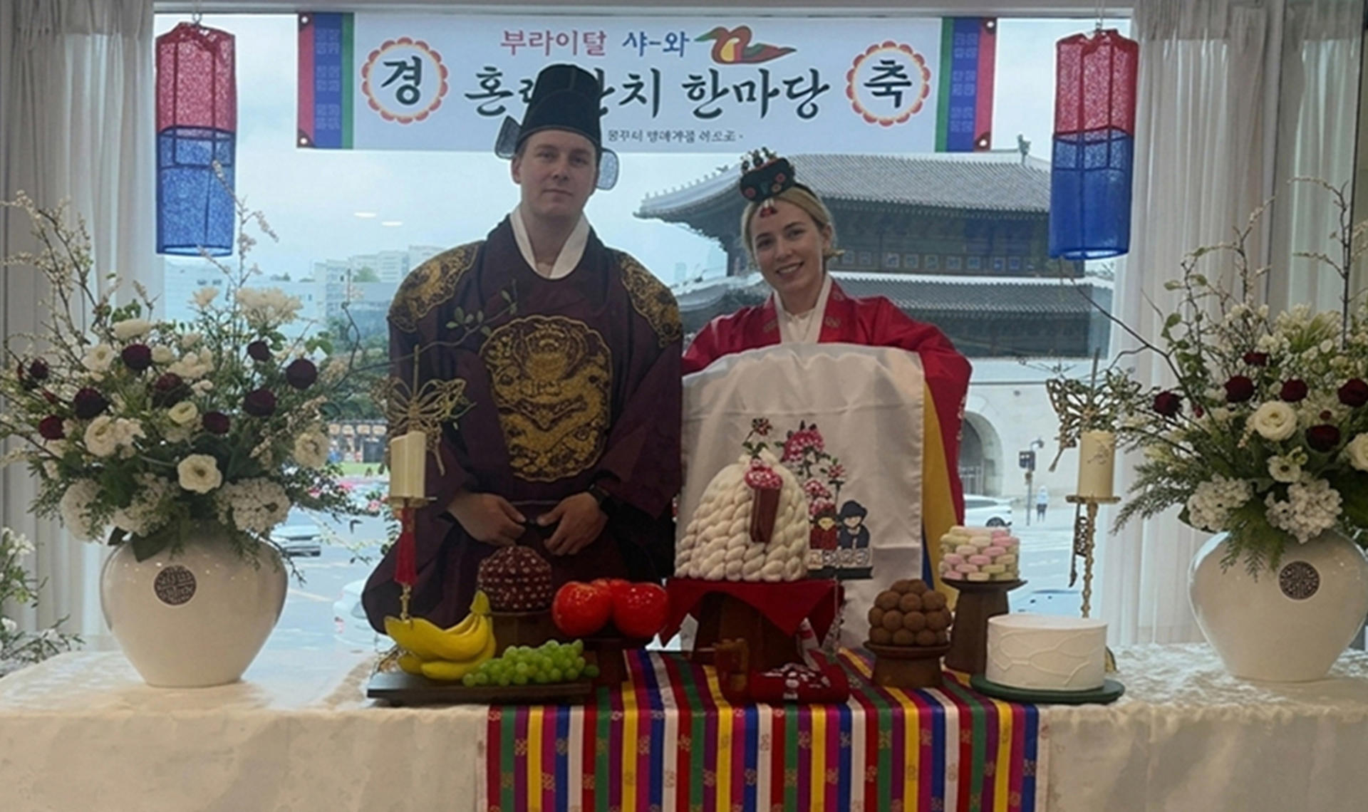 Seoul Dongdaemun Private K-Party with Hanbok Experience - Thumbnail 2