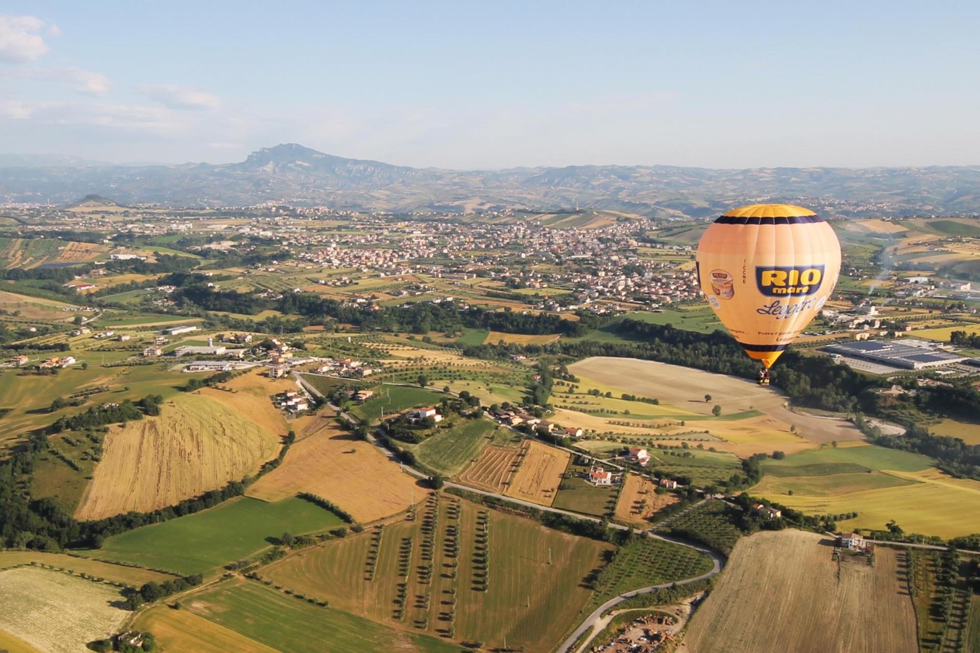 Hot Air Balloon Group Flight over Siena - Thumbnail 2
