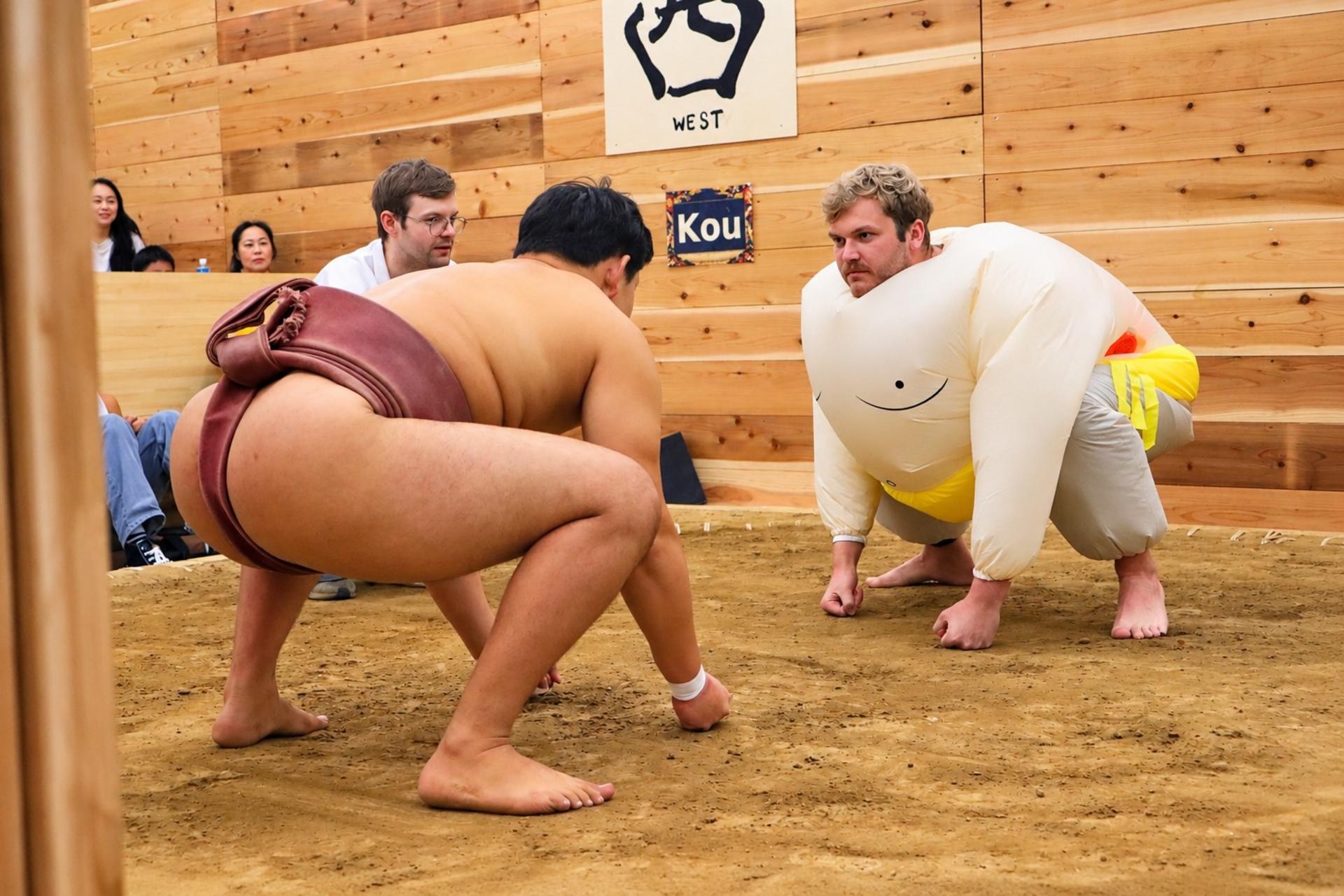 Osaka: Live Sumo Show with Audience Challenge & Wrestler Photo - Thumbnail 6
