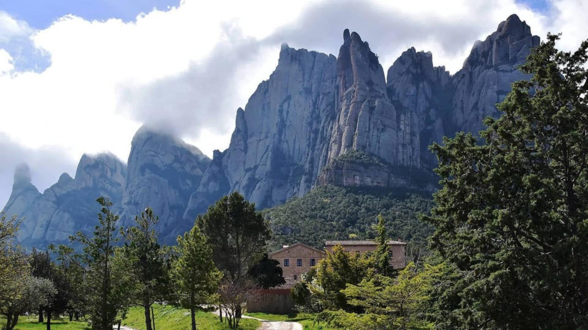 Sagrada Familia & Montserrat full-day tour with pickup - Thumbnail 10