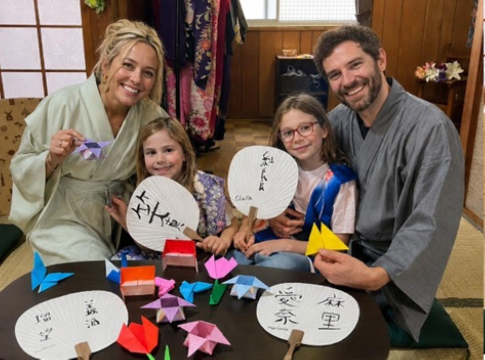  Kyoto : Calligraphy on a Washi hand Fan & Origami Fun - Thumbnail 2