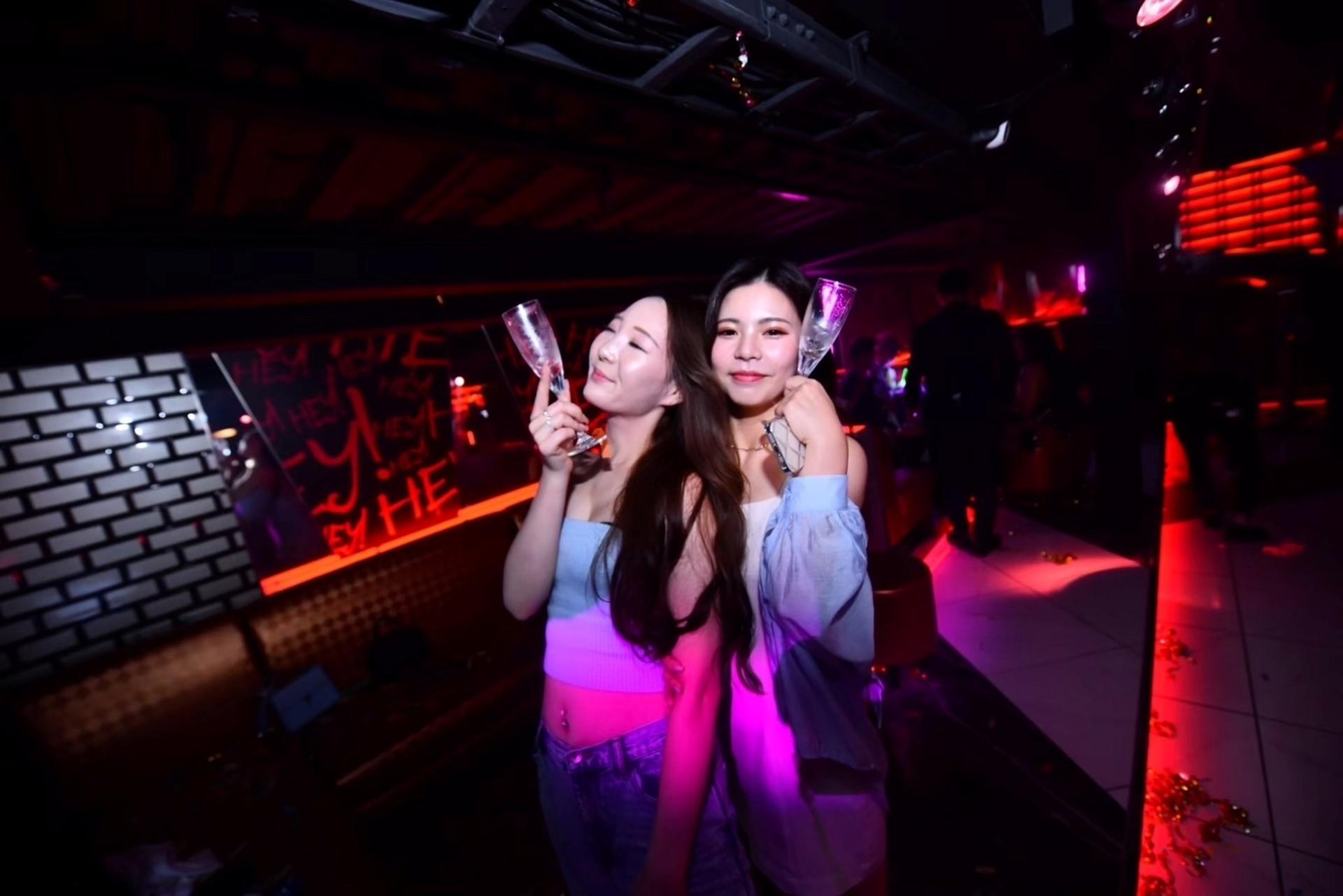 Osaka Shinsaibashi: CRAZY LAND by CHEVAL Nightclub Admission Ticket - Thumbnail 7