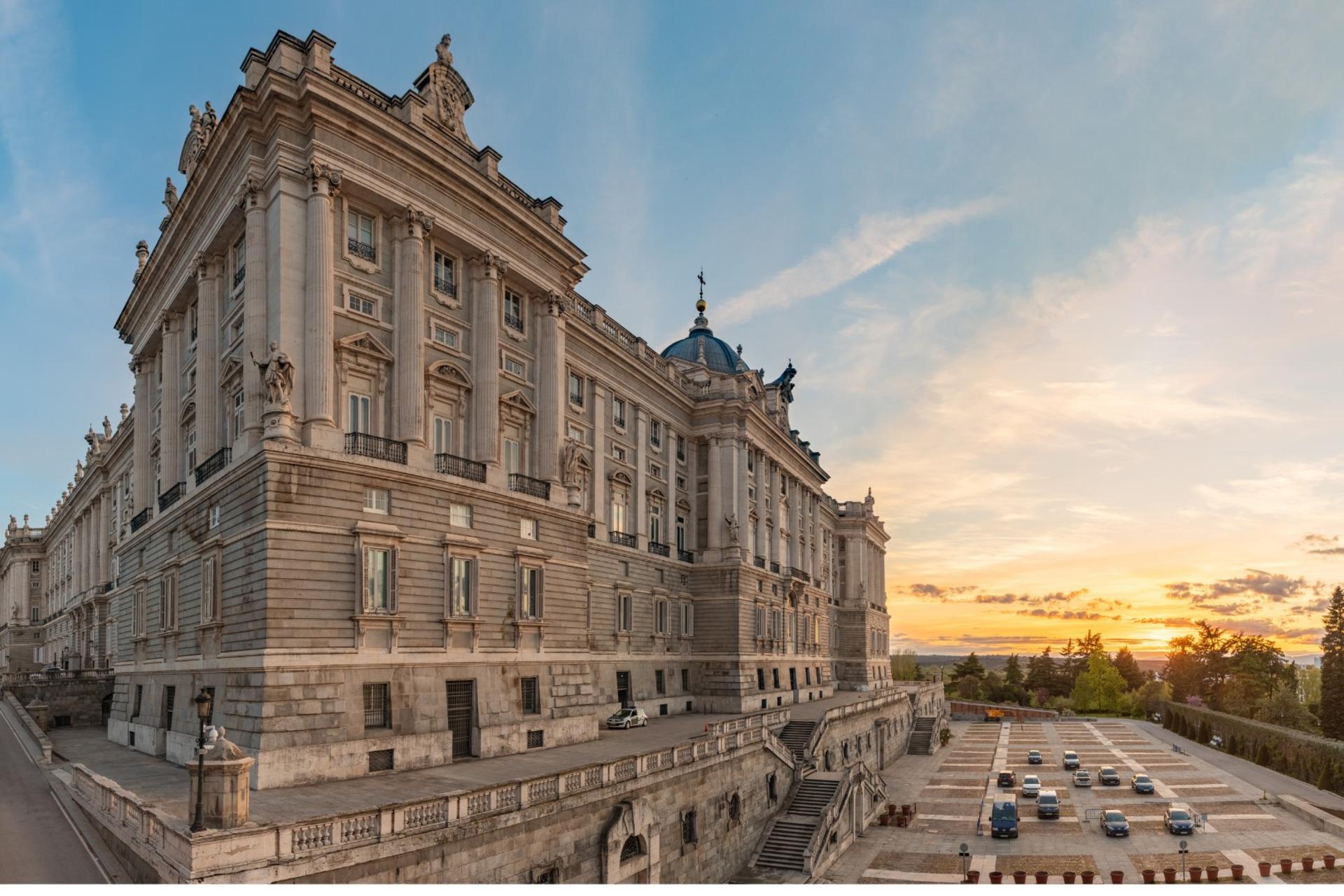 Madrid : Royal Palace Expert Guided Tour - Thumbnail 2