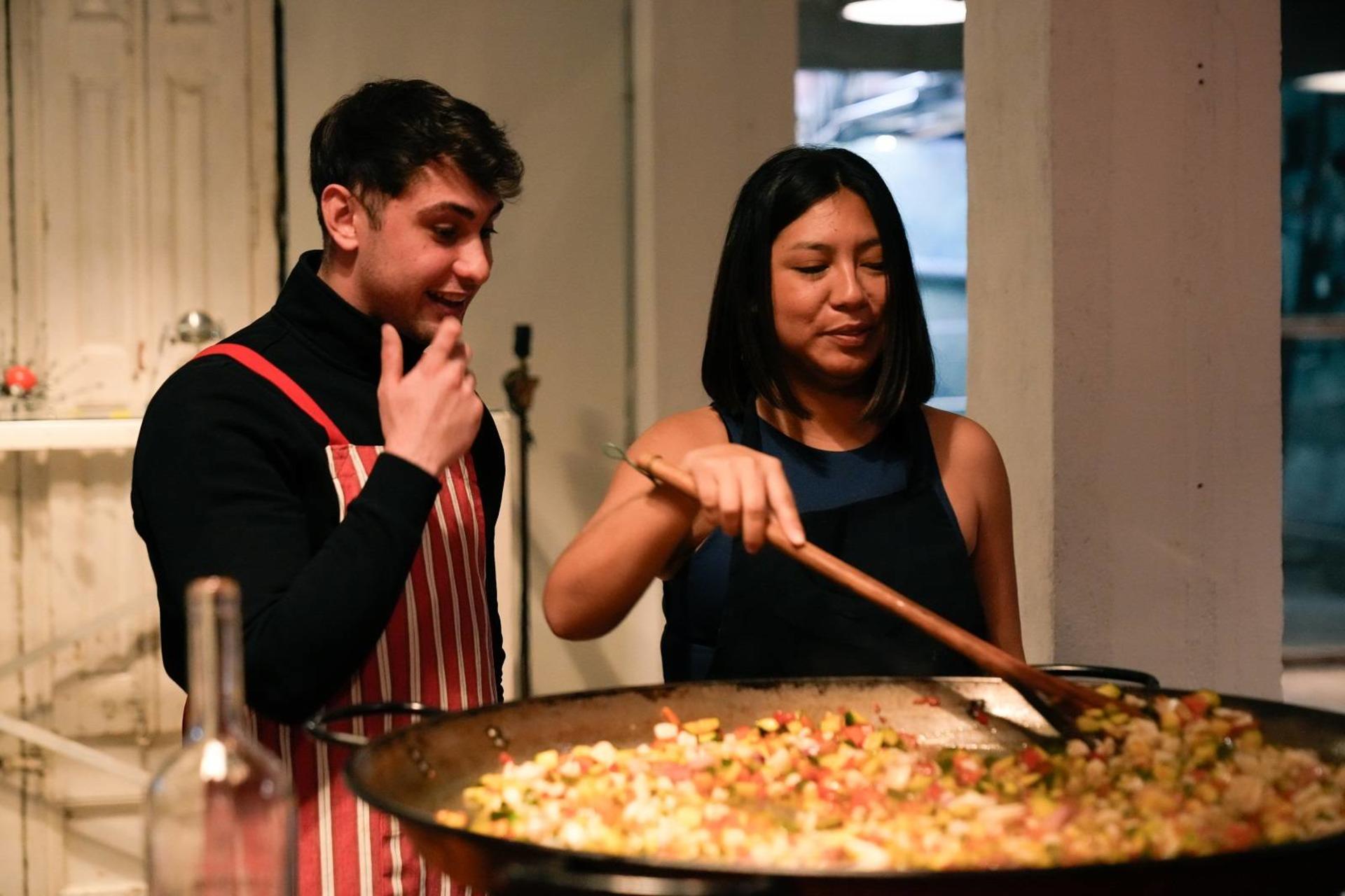 Paella Cooking Experience in Barcelona  - Thumbnail 5