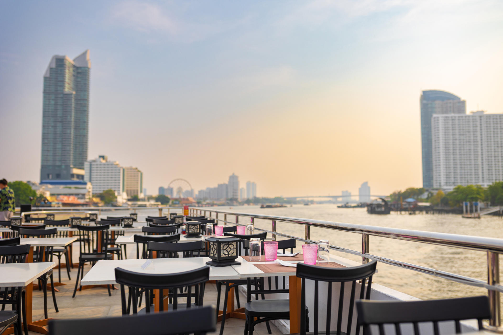 The Luxury White Dinner Cruise in Bangkok - Thumbnail 13