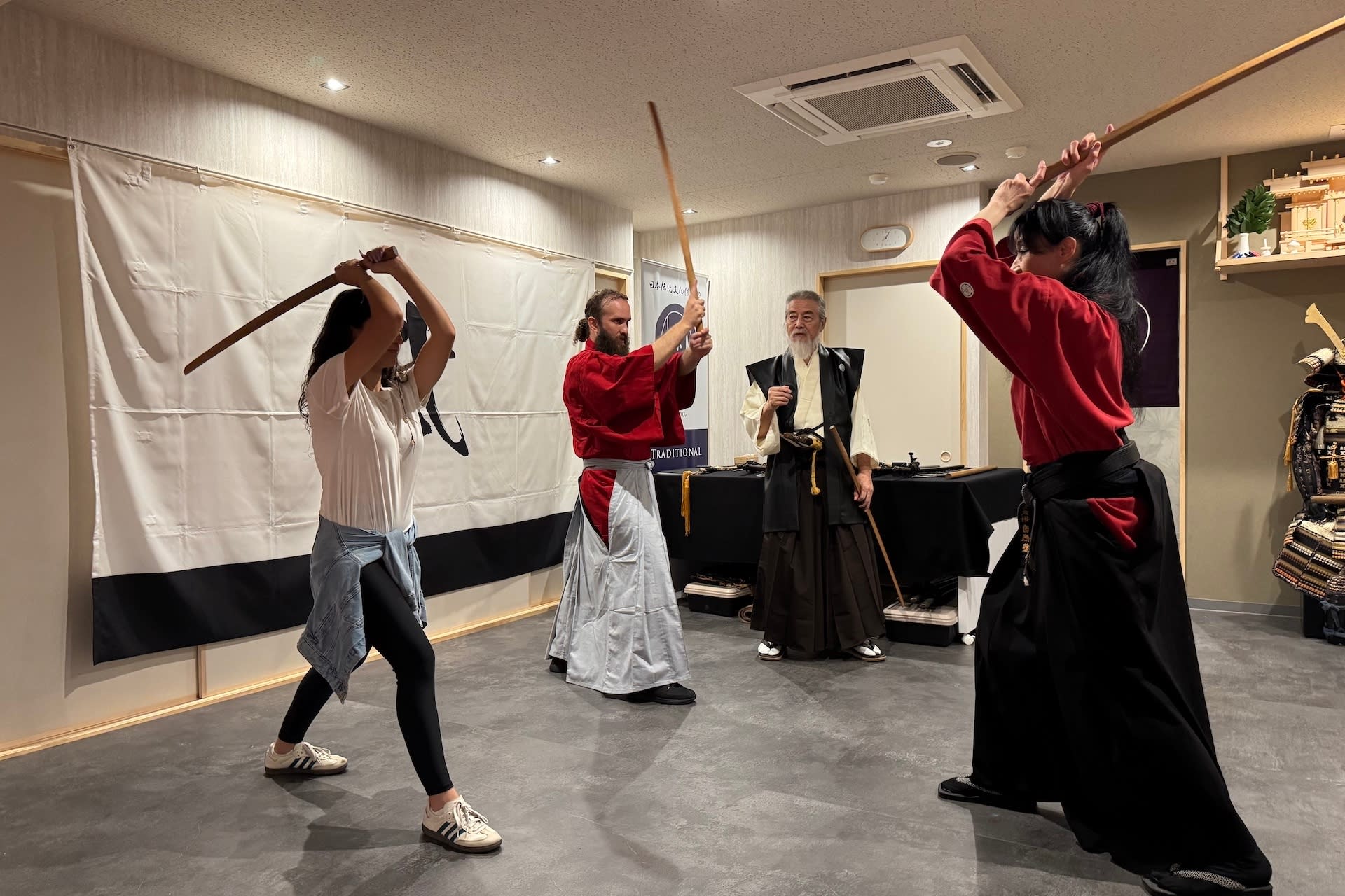 Kyoto: Samurai Sword Workshop with Master Lee Murayama - Thumbnail 16