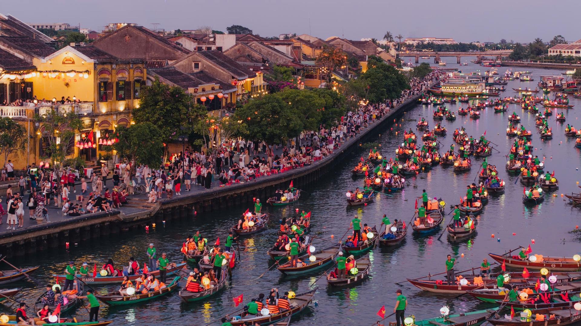 Discovering Hoi An's Charm by Bamboo Basket Boat & Lantern Boat Trip - Thumbnail 18