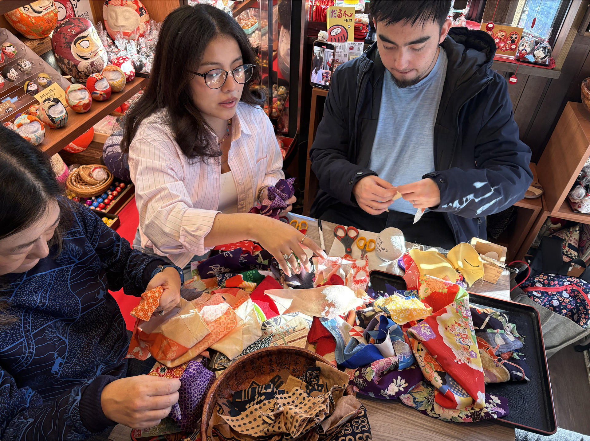 [Daruchan's House]  Daruma Cloth-Covering Experience - Thumbnail 2