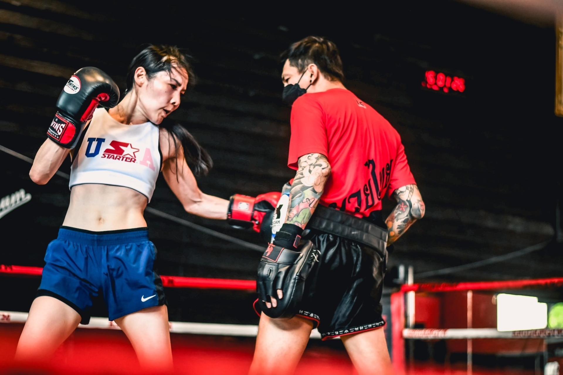 Kru Dam Muay Thai (Thai Boxing) Class Sukhumvit 36 Bangkok - Thumbnail 2