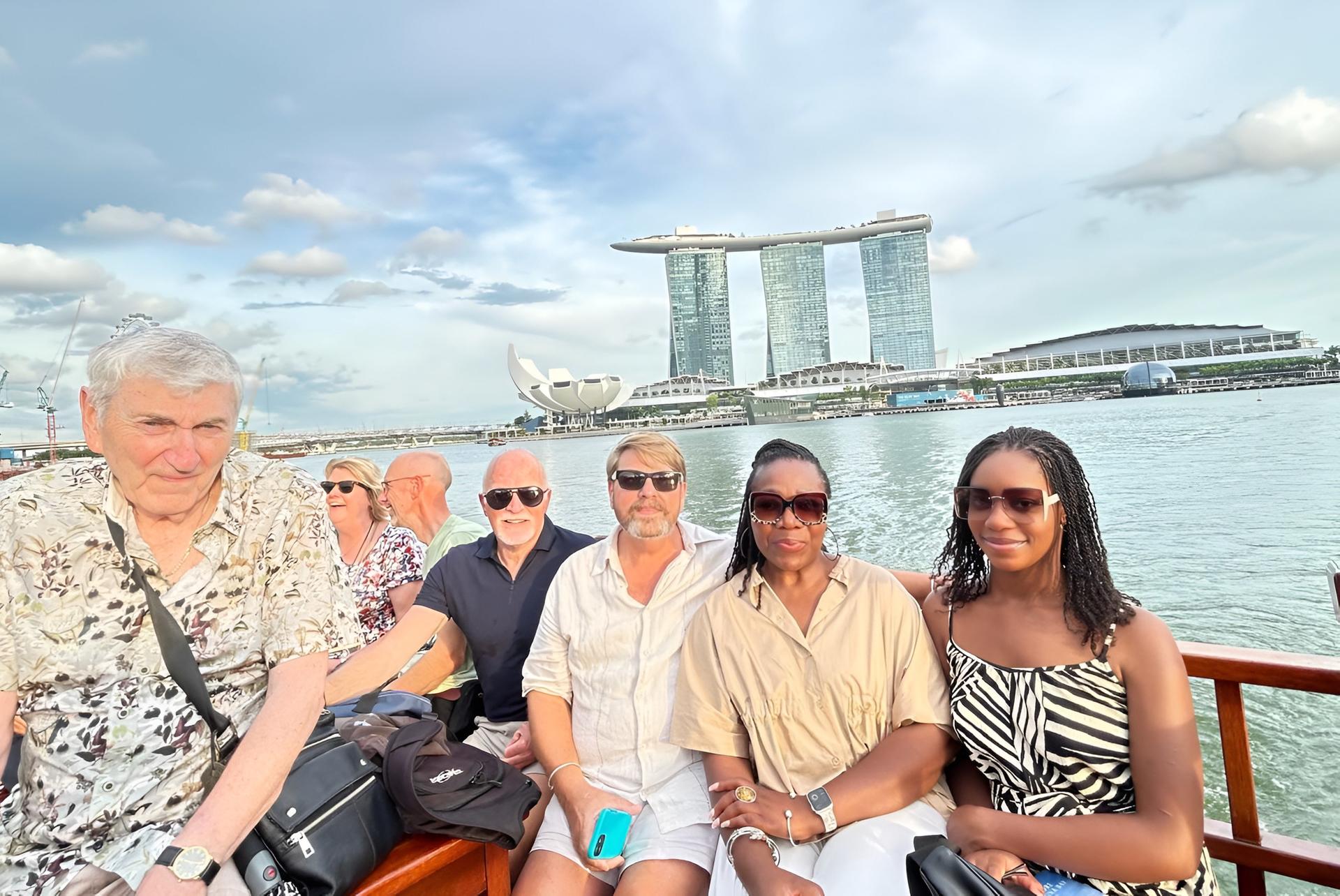 Singapore River Cruise & 2 Must-See Water Light Shows - Thumbnail 8