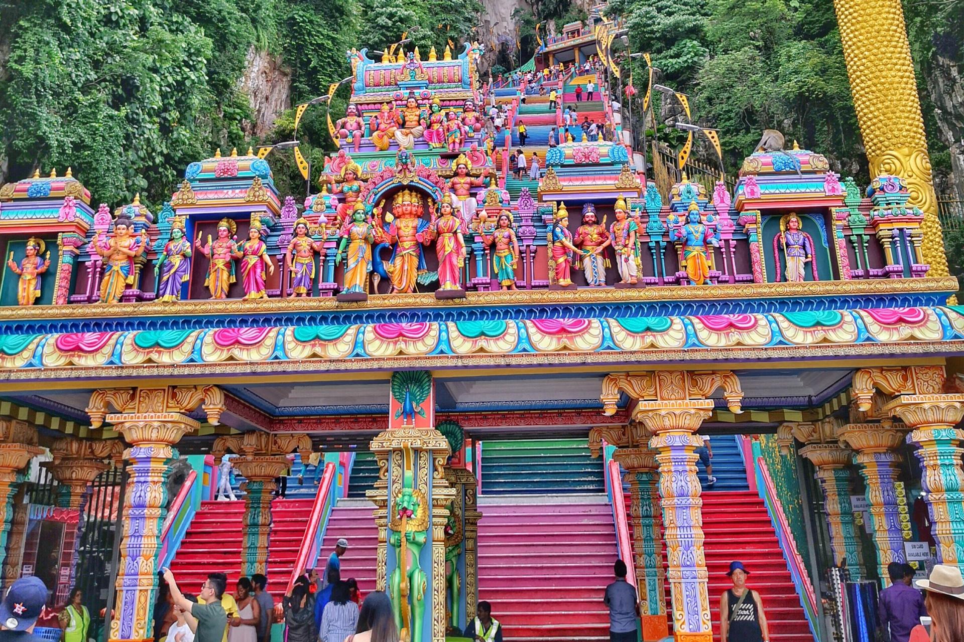 Batu Caves & Colmar Tropicale Full-Day Tour - Thumbnail 5