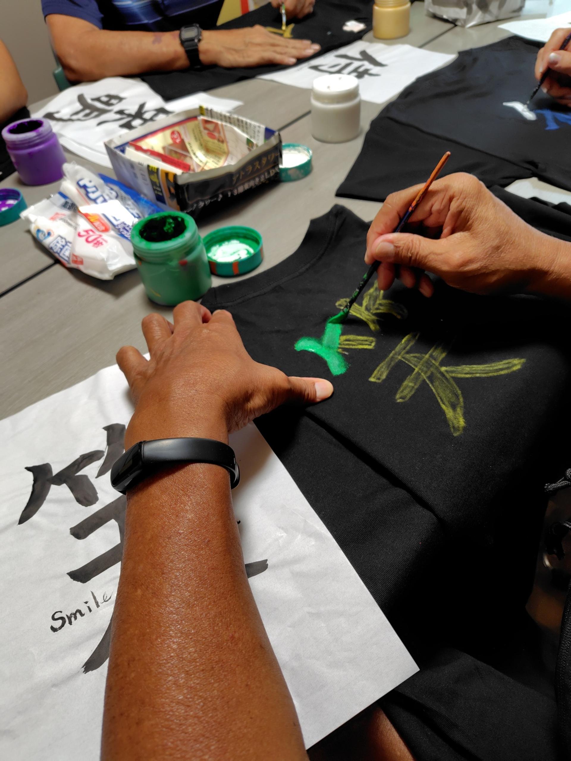 [Tokyo EdoHakuyo]: Kanji T-Shirt Painting & Okonomiyaki Making - Thumbnail 34
