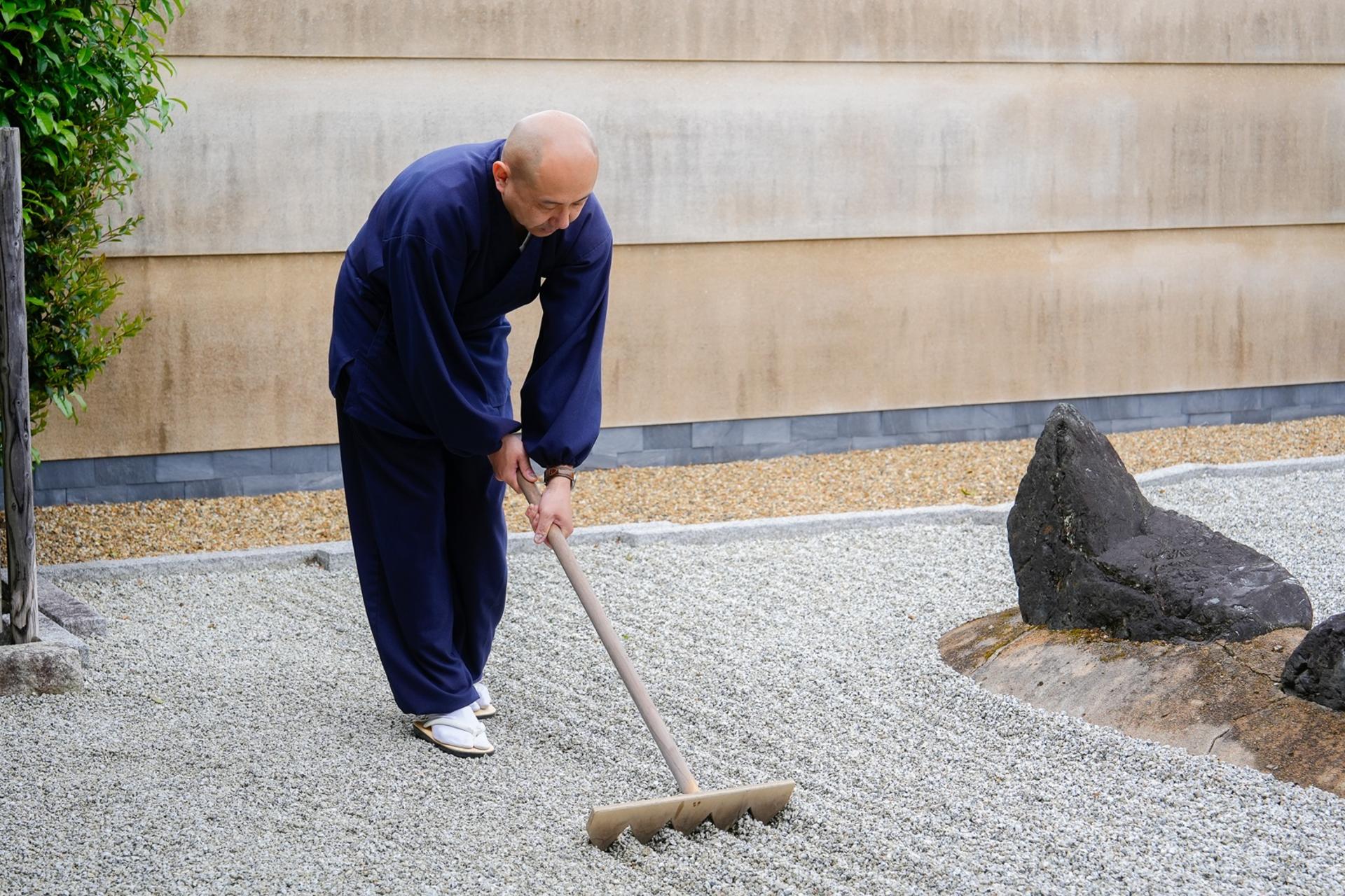 Kyoto Exclusive Temple Maiko Dance Zen Garden and Tea Experience - Thumbnail 11