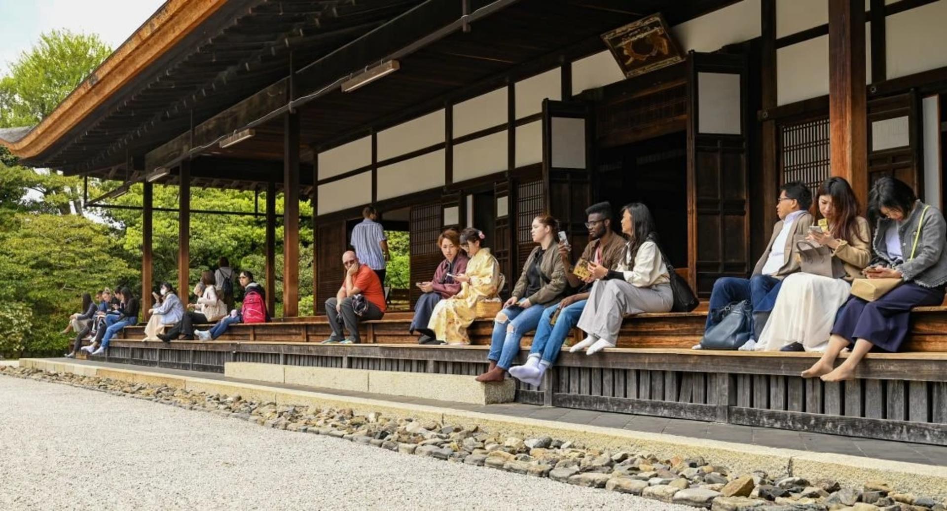 Private Kyoto Gion Highlights & Hidden Gems Tour with Local Guide - Thumbnail 5