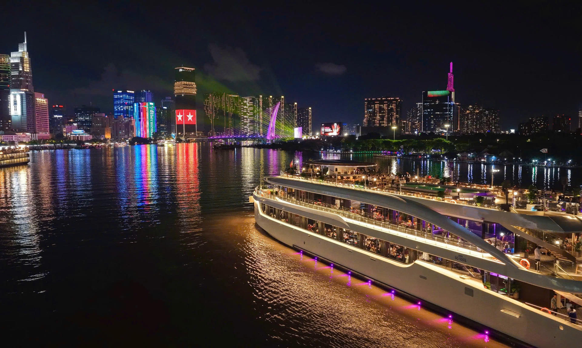 Elite Luxury Cruise | Dining Experience on the Saigon River - Thumbnail 19