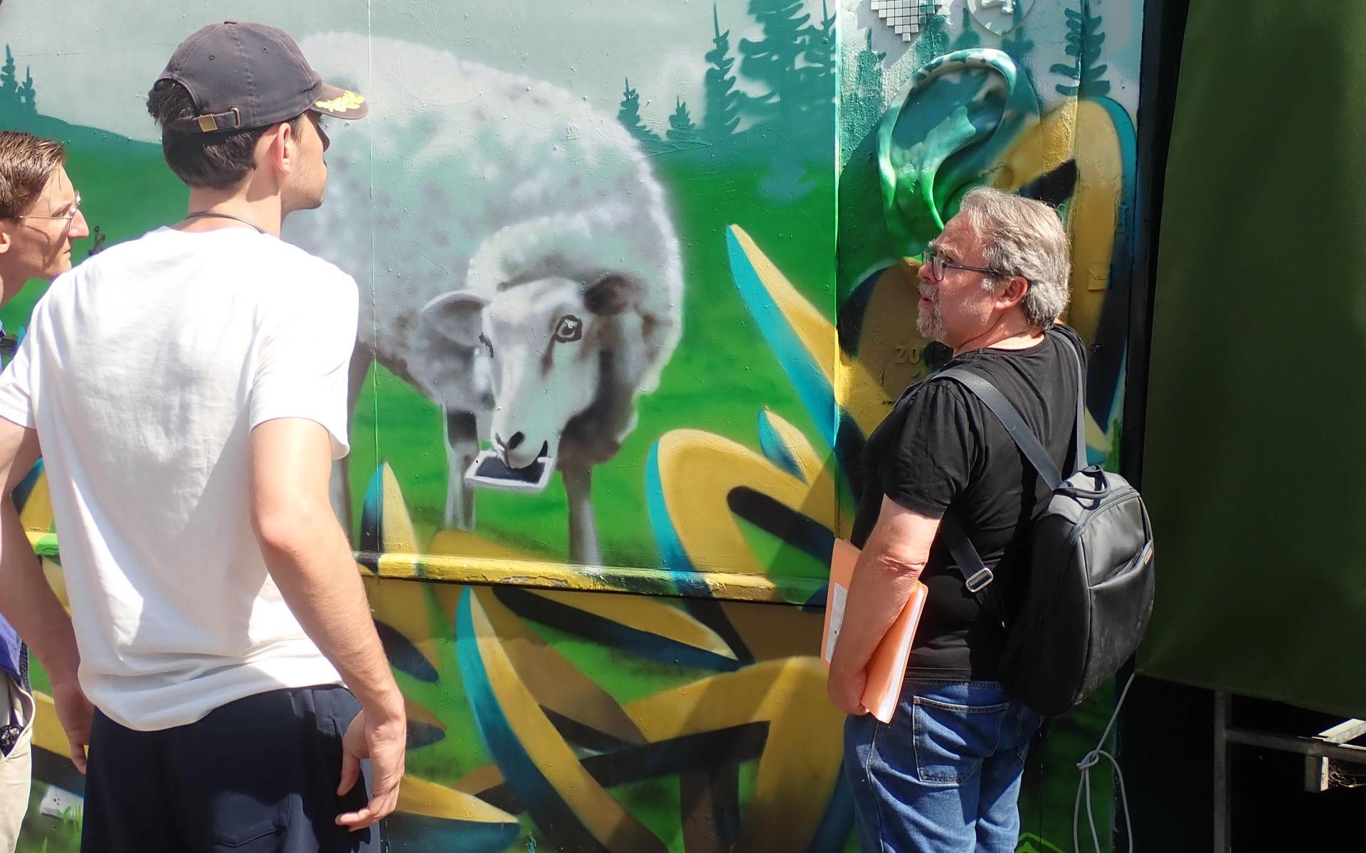 Parisian Street Art Walking Tour in Paris - Thumbnail 5