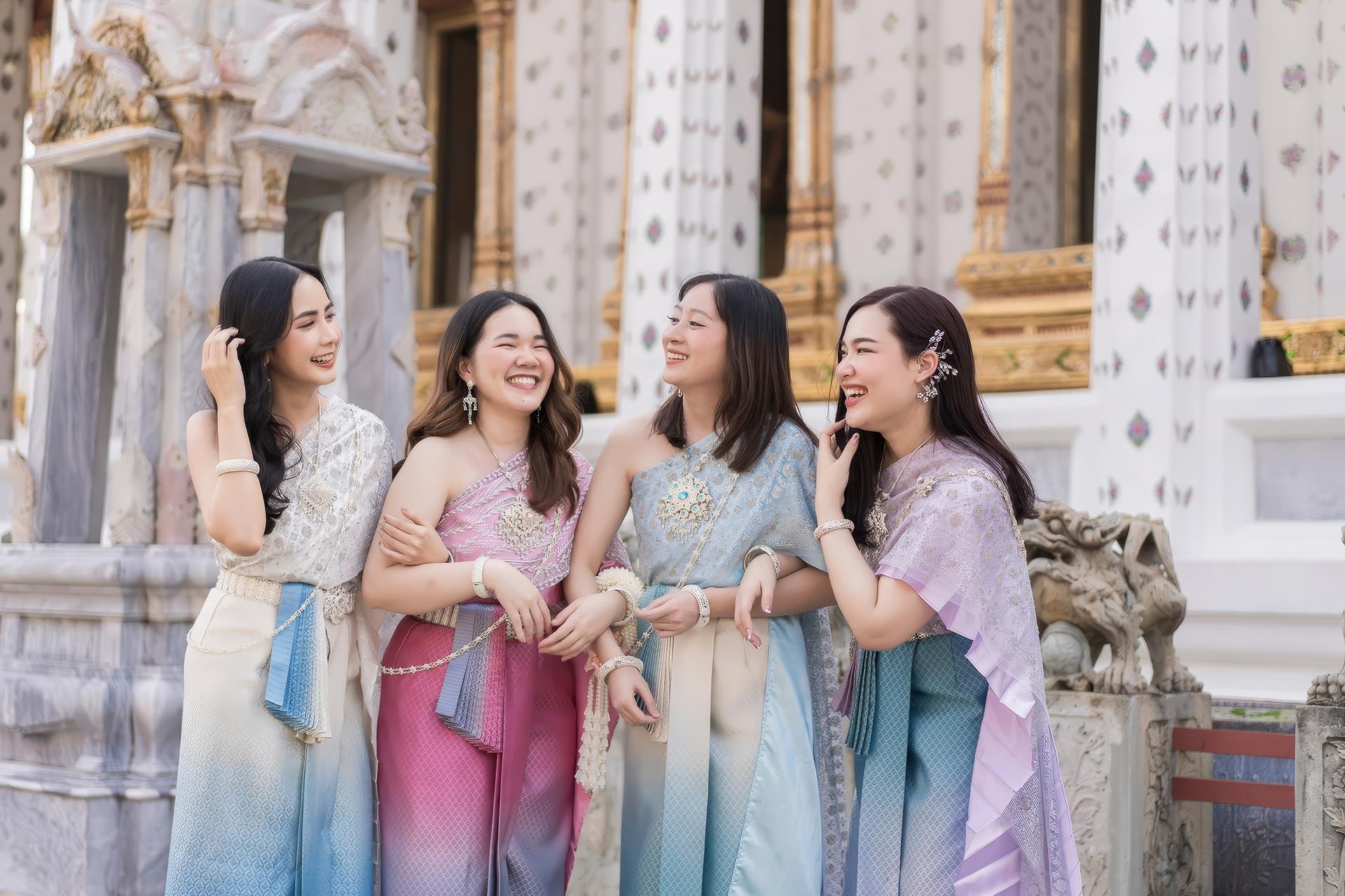 Thai Costume Rental Experience in Bangkok by Thai Glam Studio - Thumbnail 3