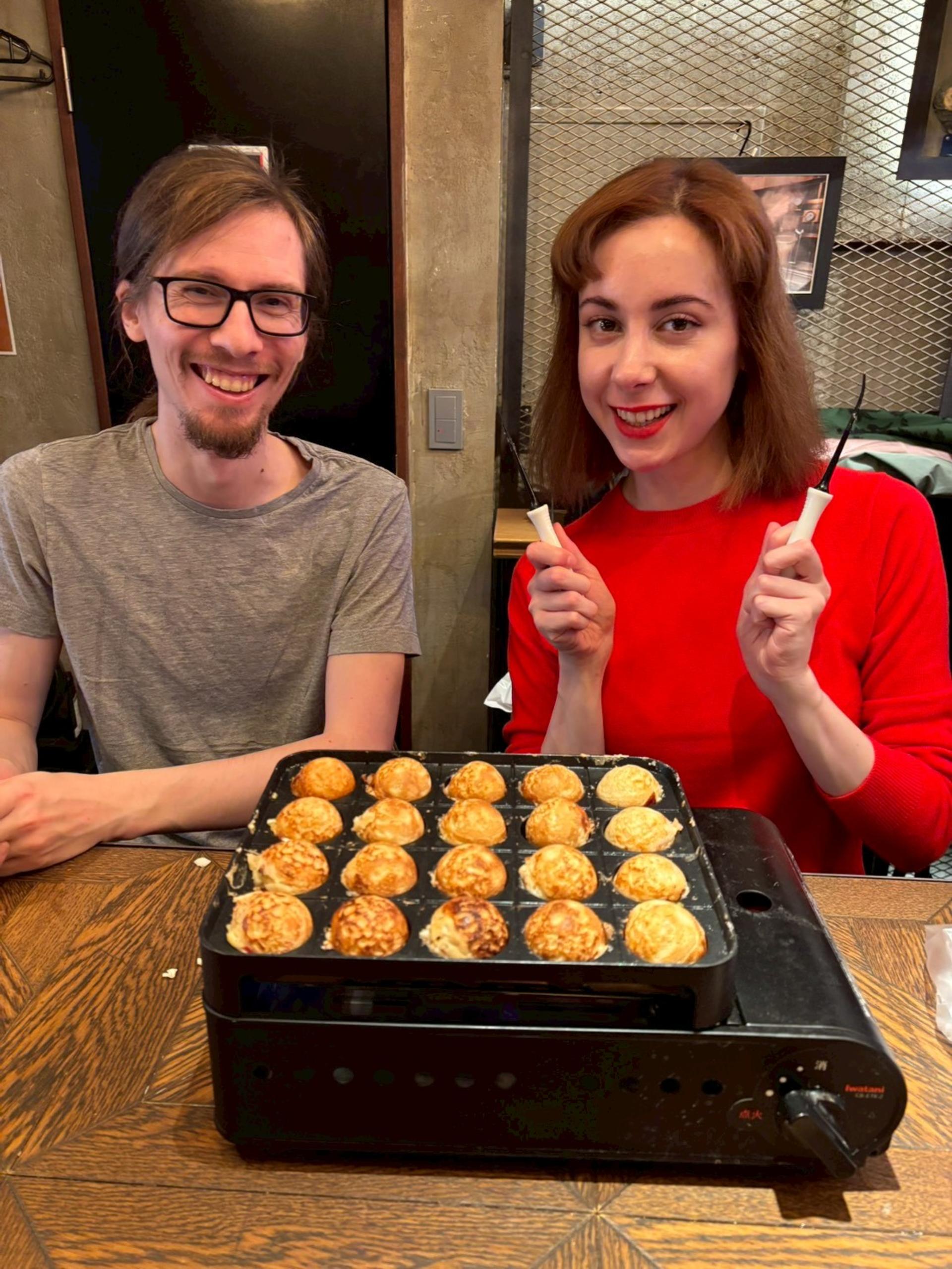 Shinjuku Takoyaki Making Experience: Make Osaka's specialty! - Thumbnail 14