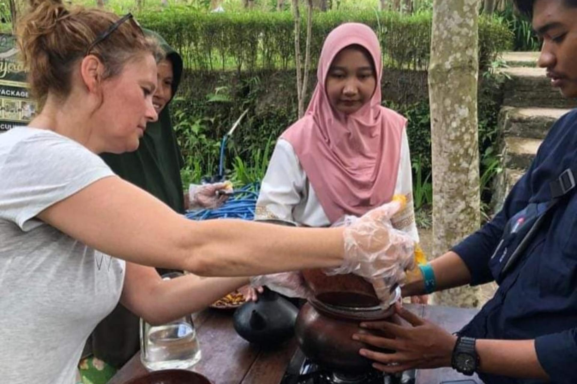 Lombok Local Village Tour & Workshop | Multilingual Guide - Thumbnail 3