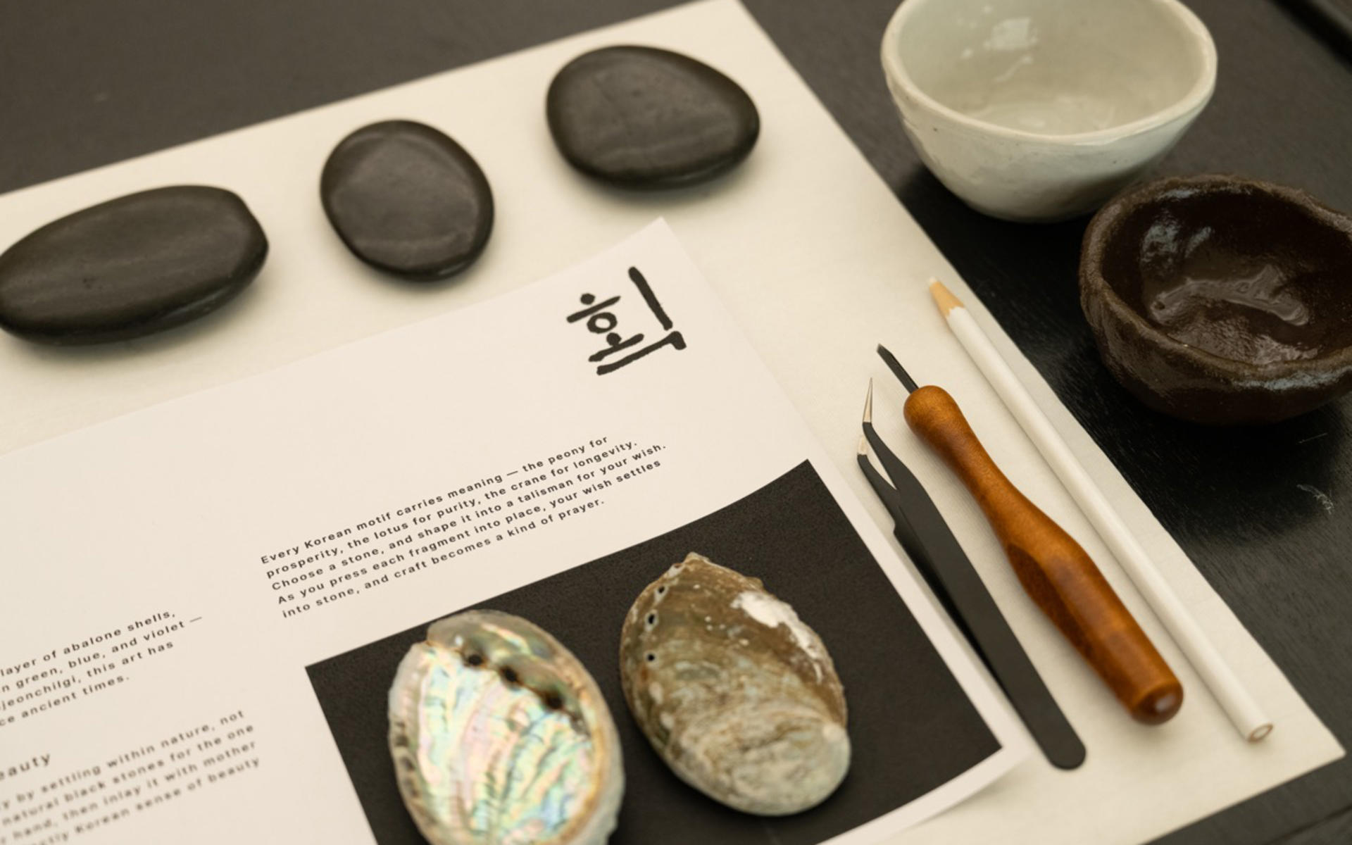 Seoul: Wearing Hanbok and Making Mother-of-Pearl Craft - Thumbnail 6
