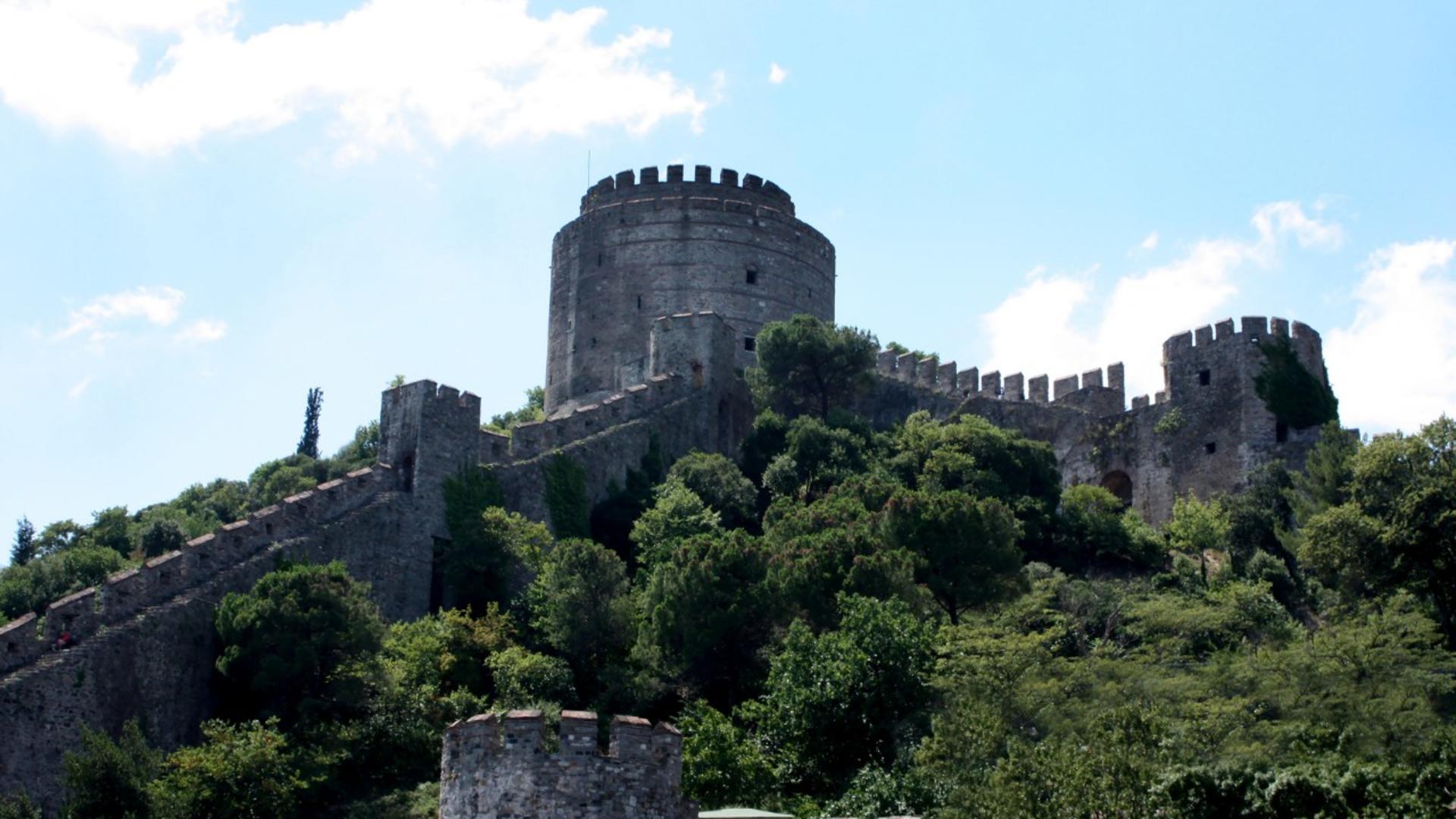 Rumeli Fortress Skip-the-Ticket-Line Entry with Audio Guide - Thumbnail 2