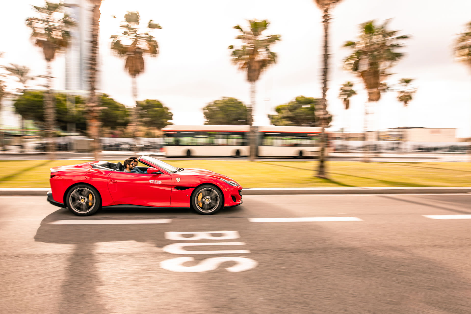 20-minute supercar drive in Barceloneta beach - Thumbnail 2