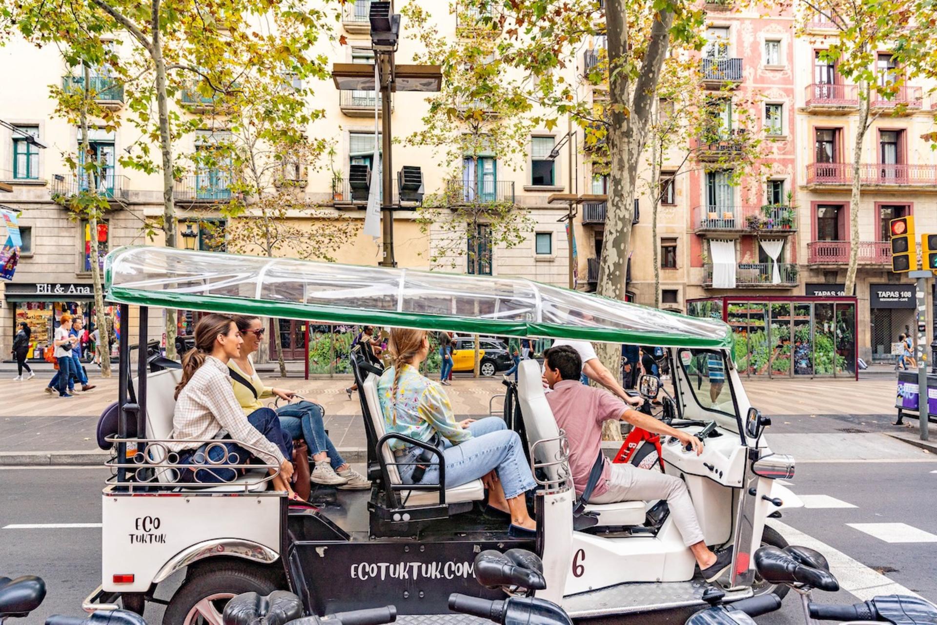 Tuk Tuk Tour in Barcelona - Thumbnail 11