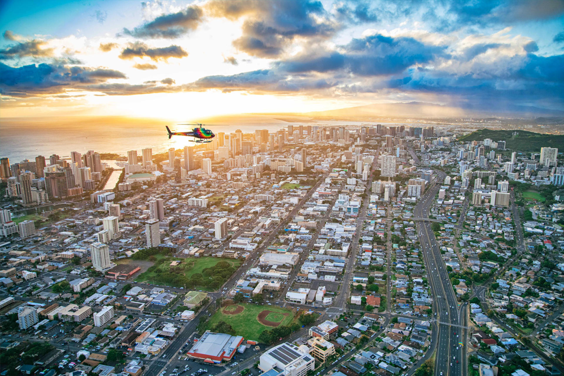 Waikiki Sunset 50 Minutes Helicopter Doors On/Doors Off Tour - Thumbnail 6
