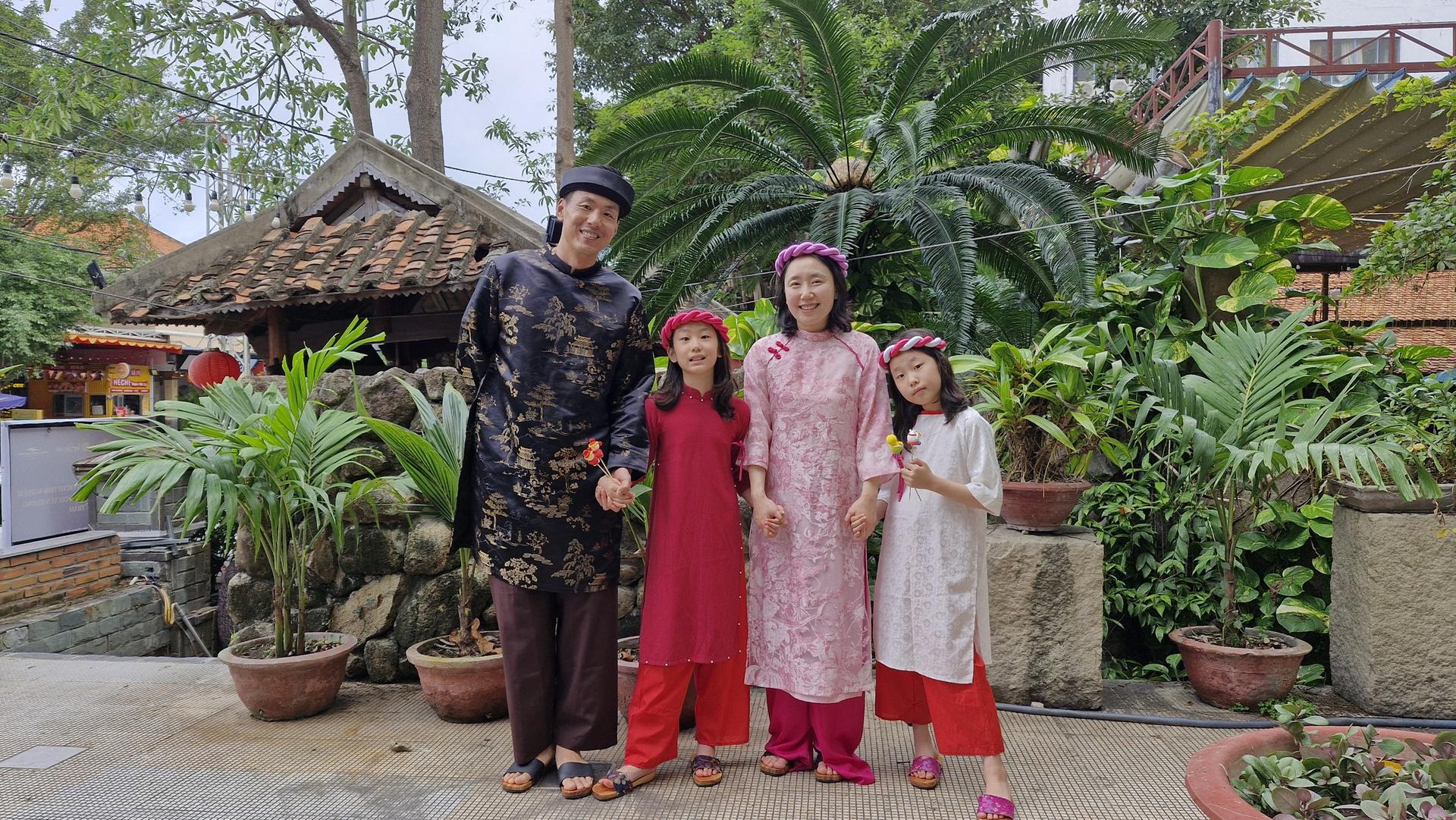 Vietnamese Ao Dai Photo Experience in Nha Trang - Thumbnail 3