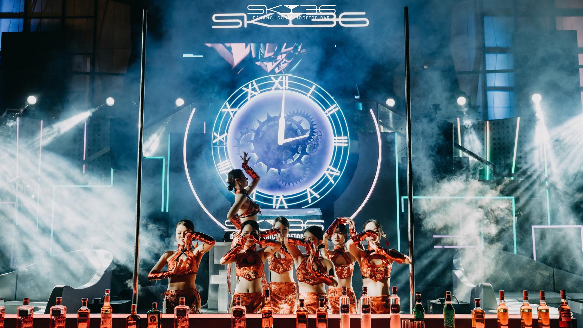 Nightlife Experience At Sky36 Rooftop Nightclub In Da Nang - Image 1
