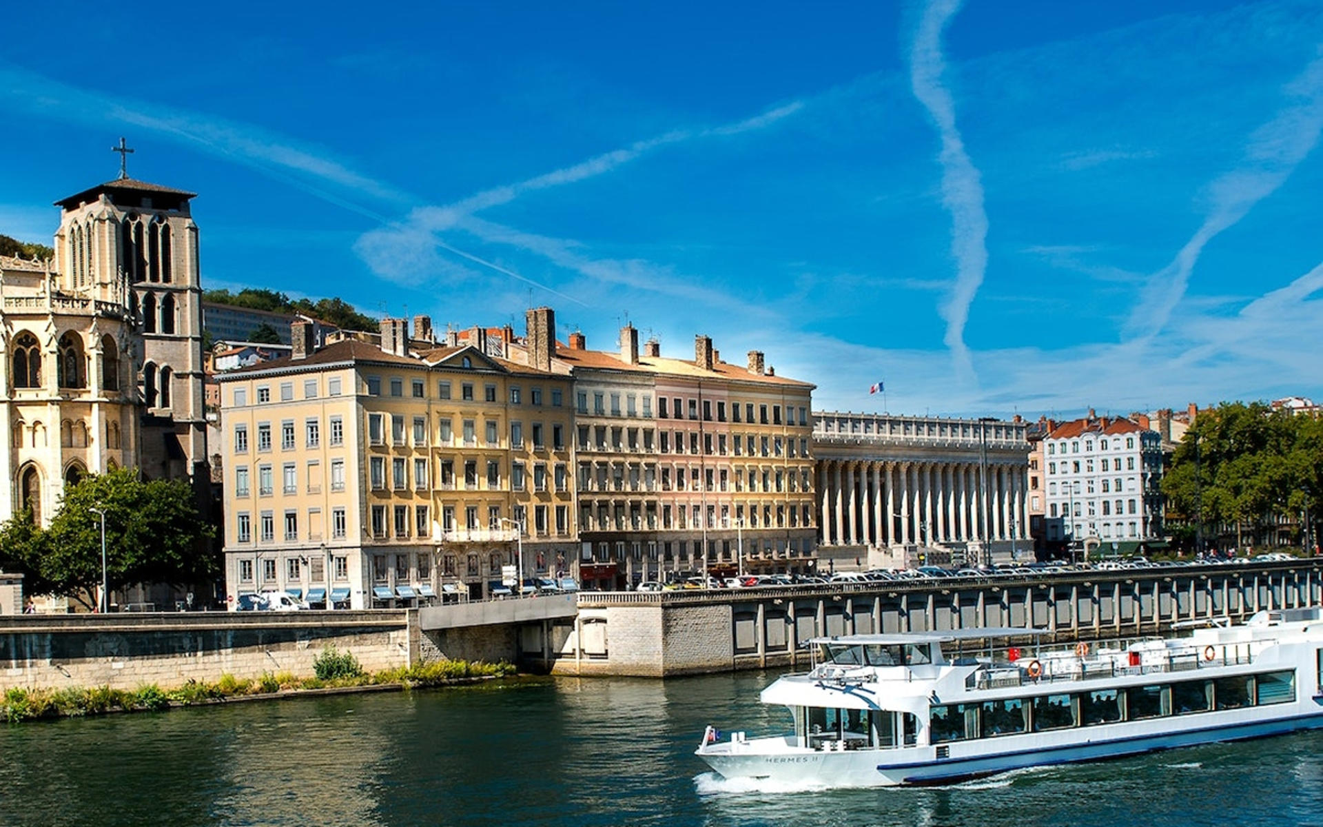 Dinner Cruise on the Saone by Les Bateaux Lyonnais Hermes I - Thumbnail 4