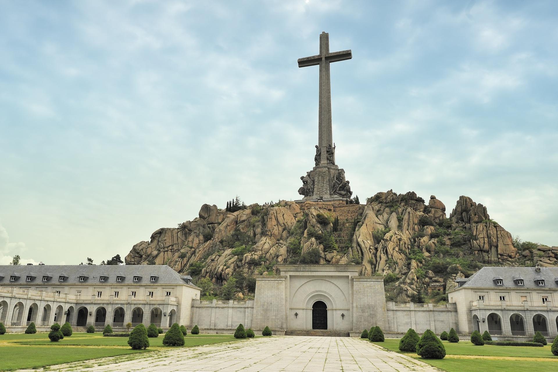 El Escorial Monastery & The Valley of the Fallen Tour from Madrid - Thumbnail 6