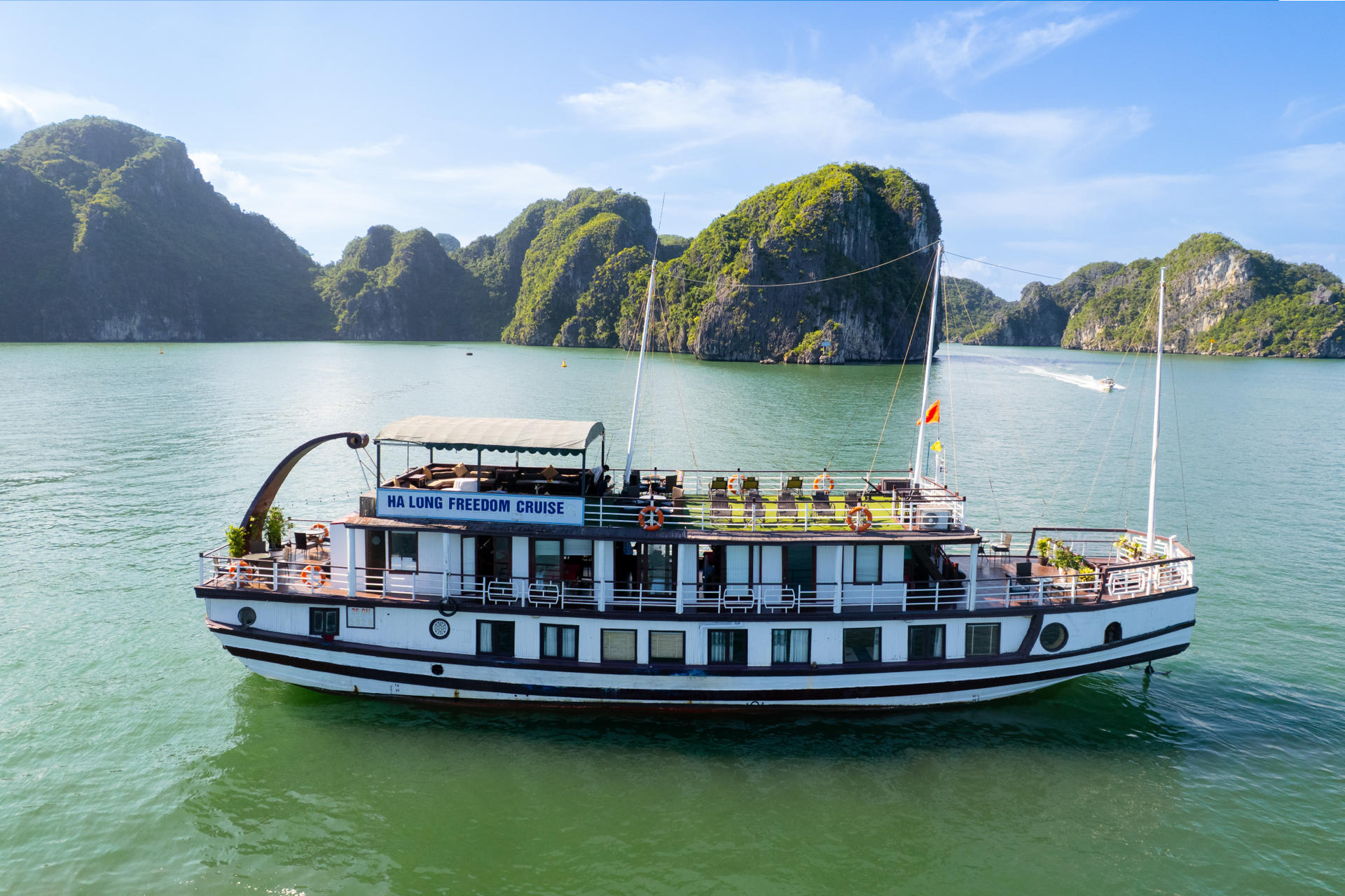 Freedom Cruise 2D1N: Ha Long Bay with Sung Sot & Ti Top - Thumbnail 11