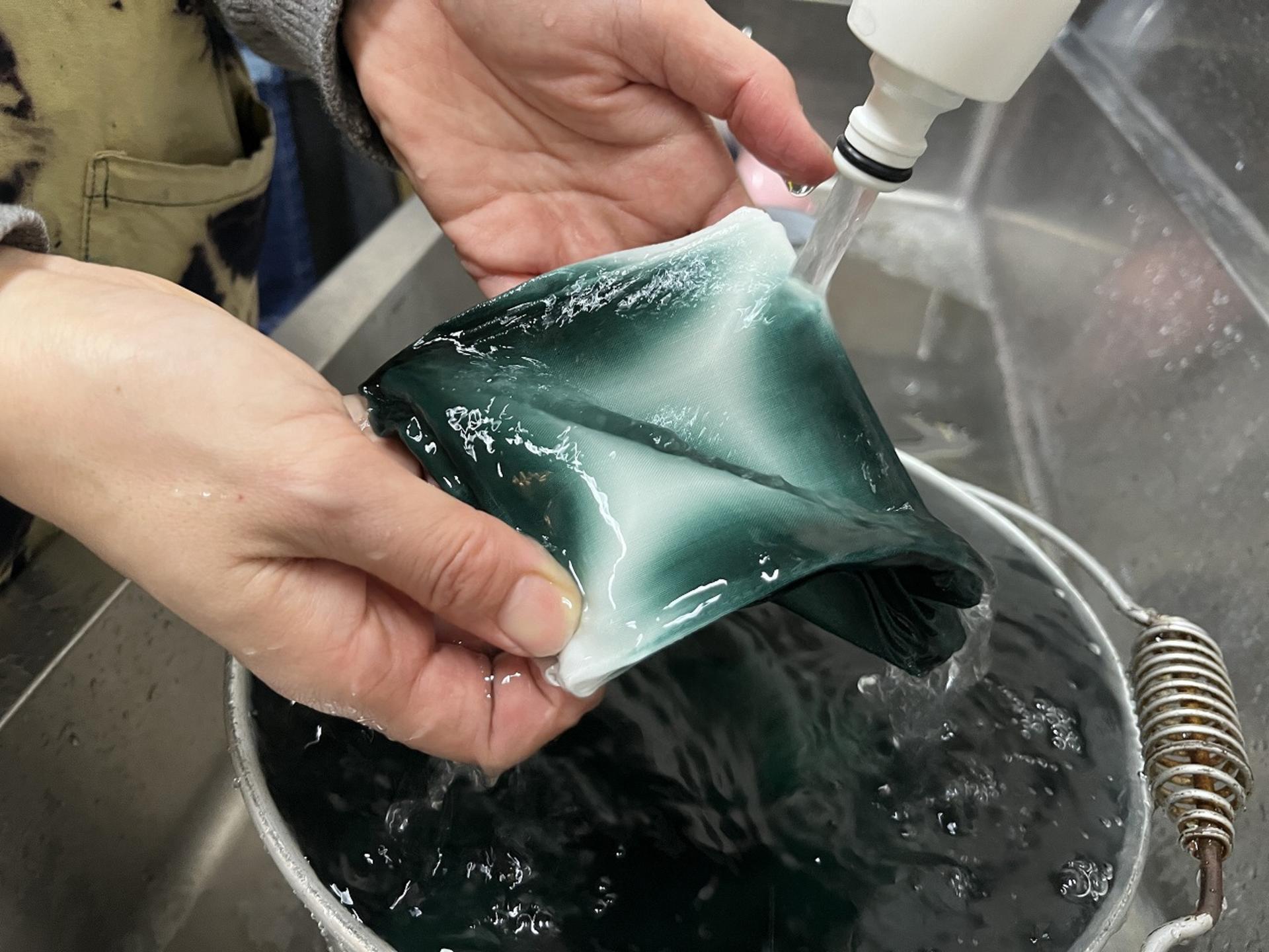 Shibori Class in KYOTO SHIBORI MUSEUM - Thumbnail 3