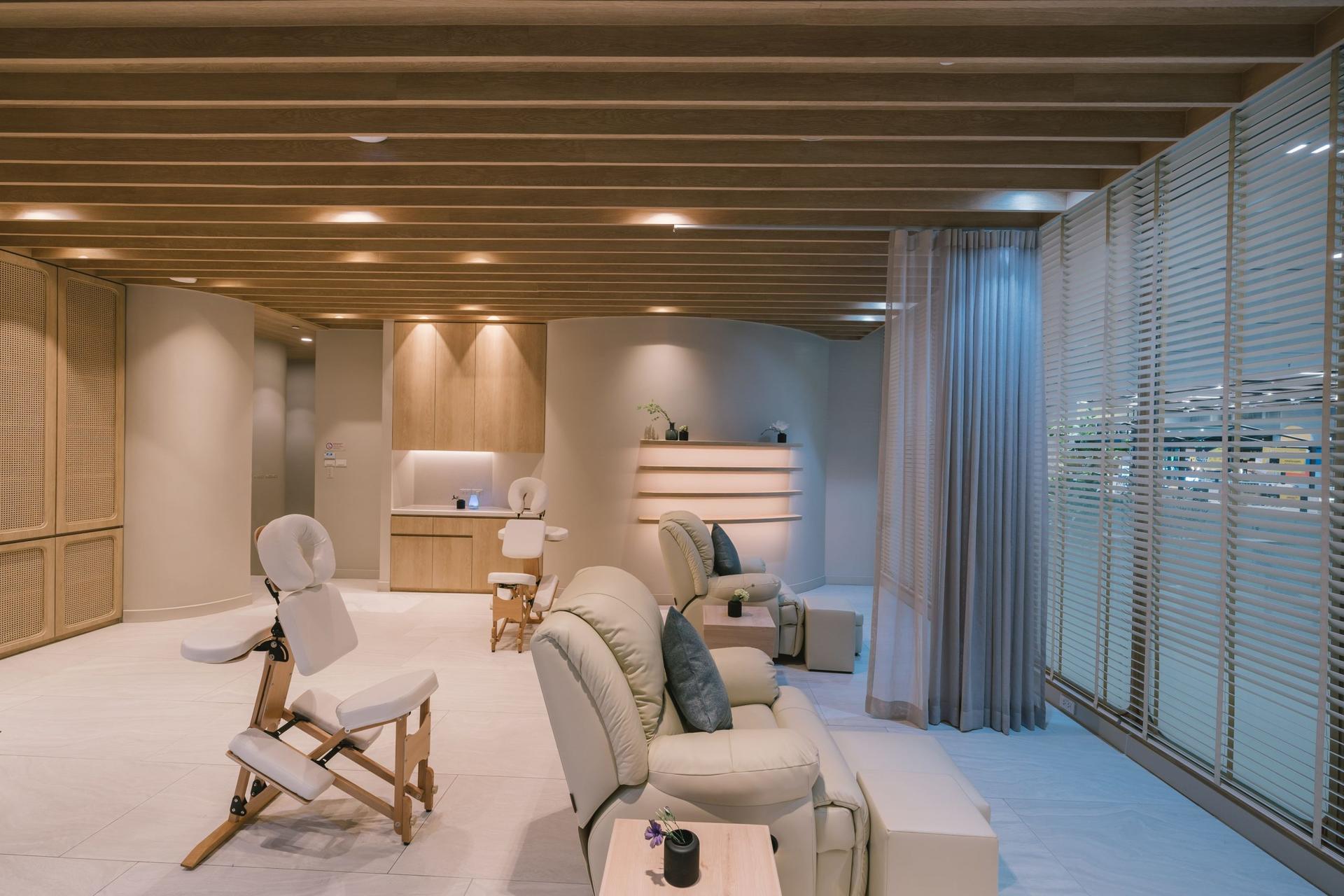Let's Relax Spa at Samyan Mitrtown in Bangkok  - Thumbnail 5