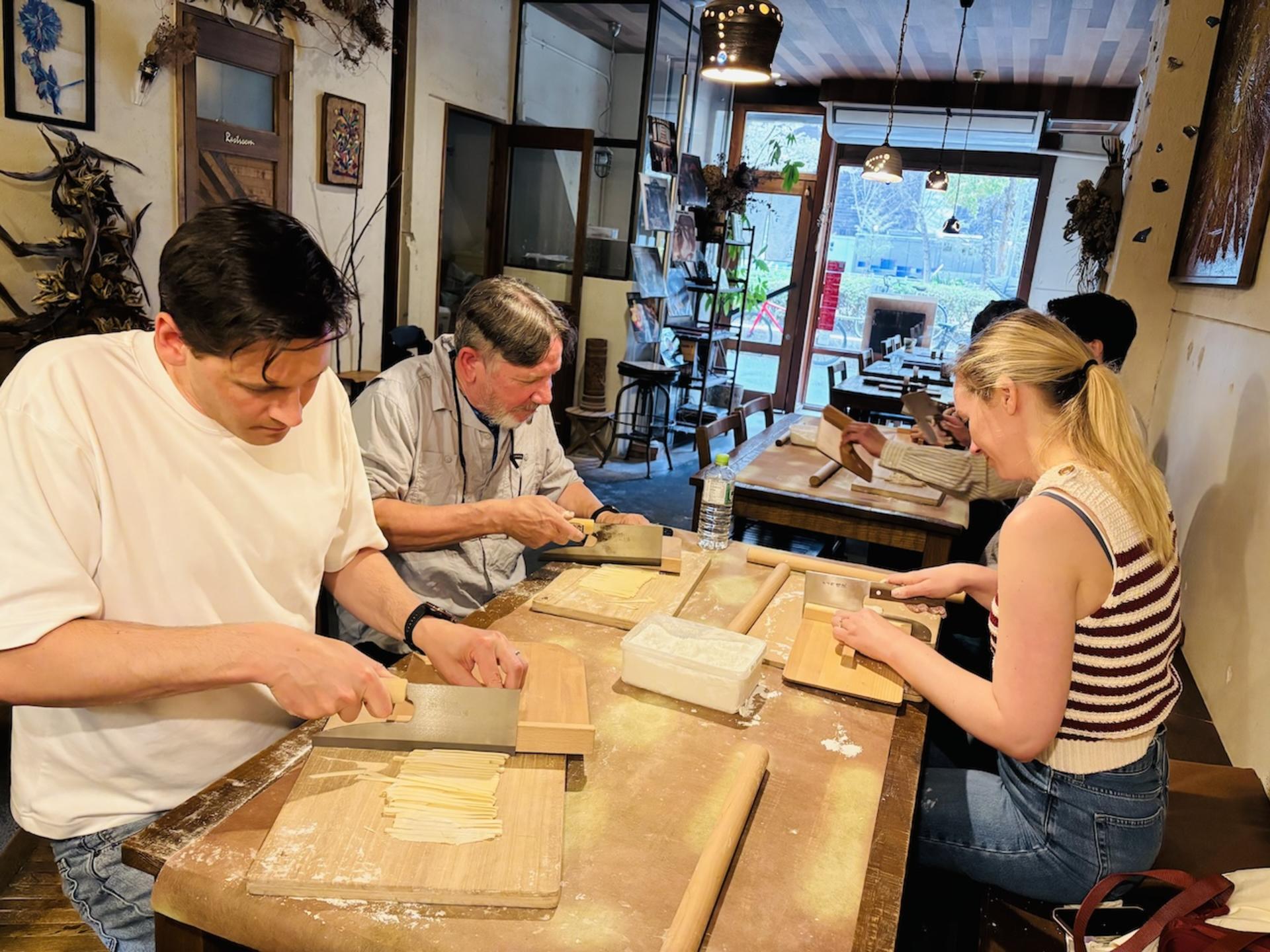 90min udon noodle-making and tasting in Osaka. - Thumbnail 12