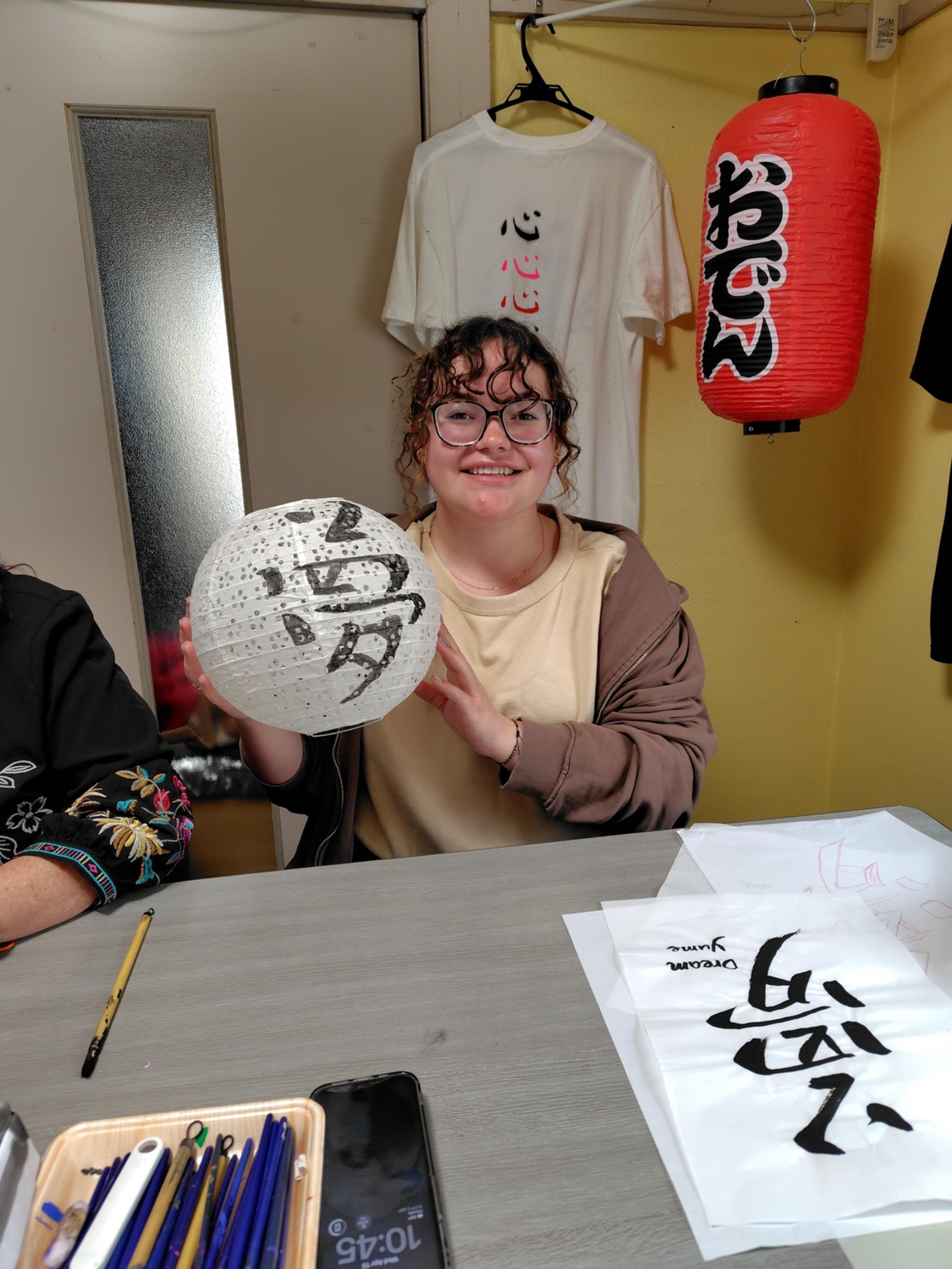 [Tokyo EdoHakuyo]: Kanji T-Shirt Painting & Okonomiyaki Making - Thumbnail 18
