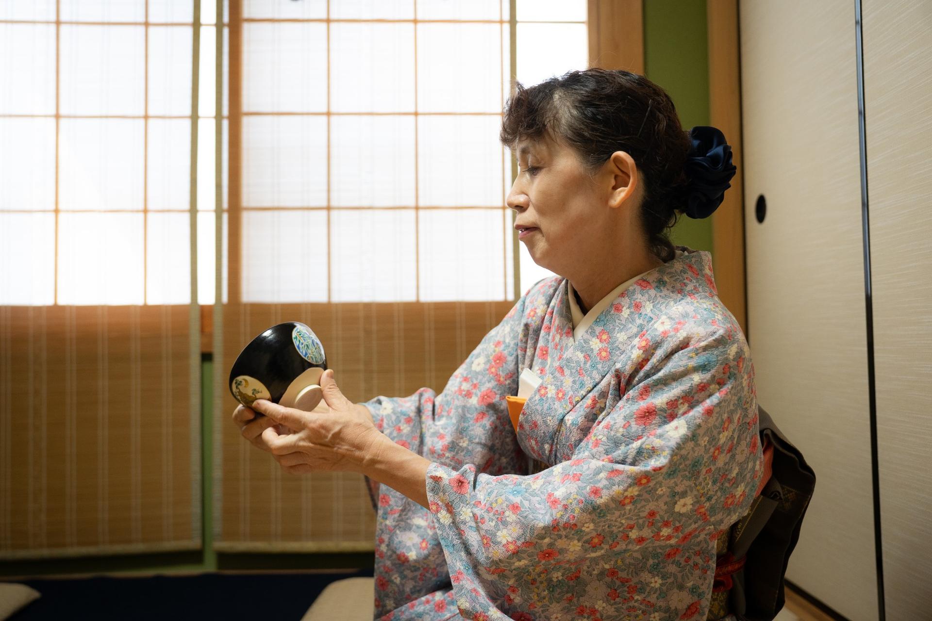 Kyoto: Tea Ceremony Experience in a Small Tea Room - Thumbnail 12