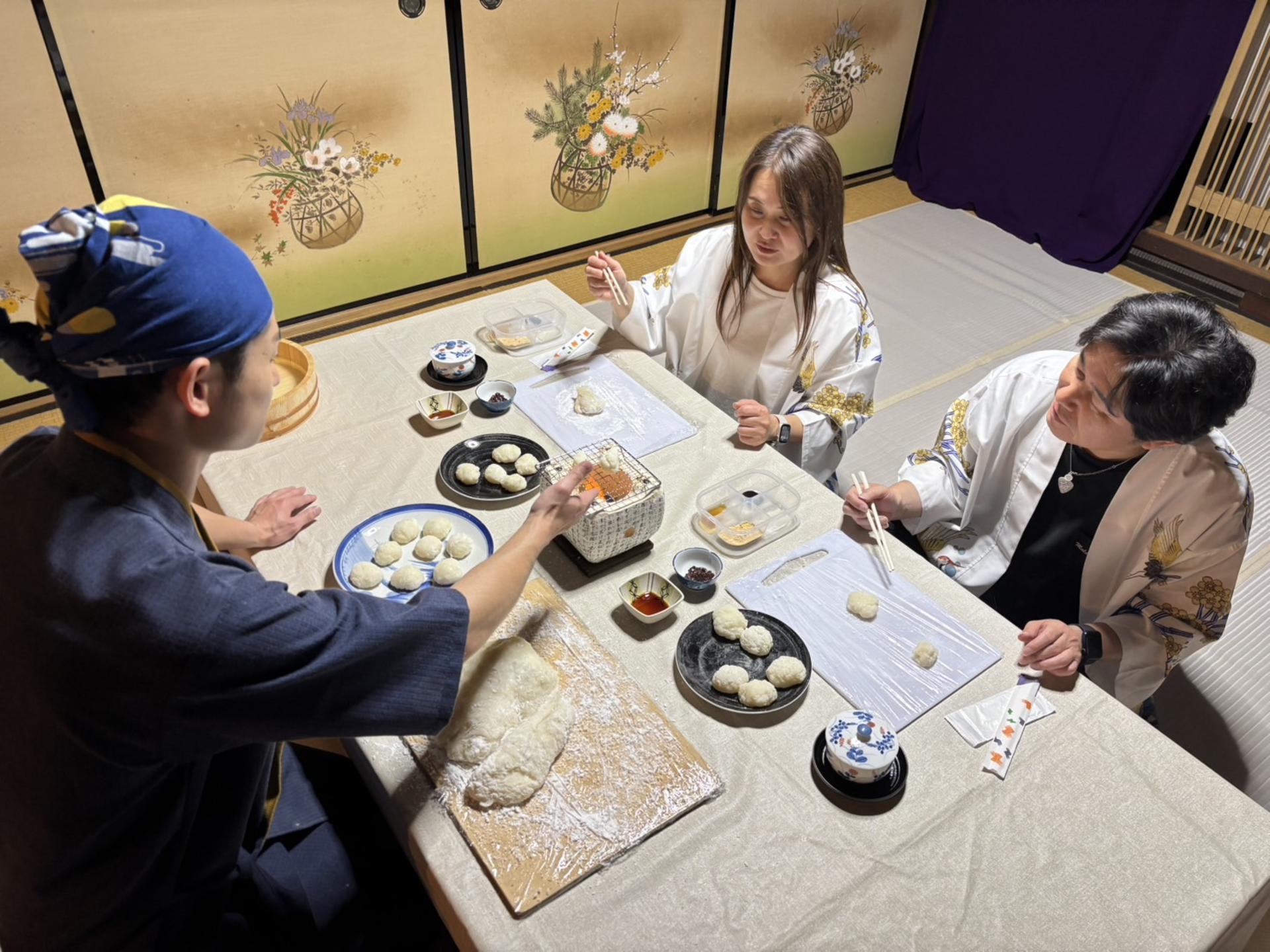Night-only mochi pounding experience and tea ceremony experience. - Thumbnail 3