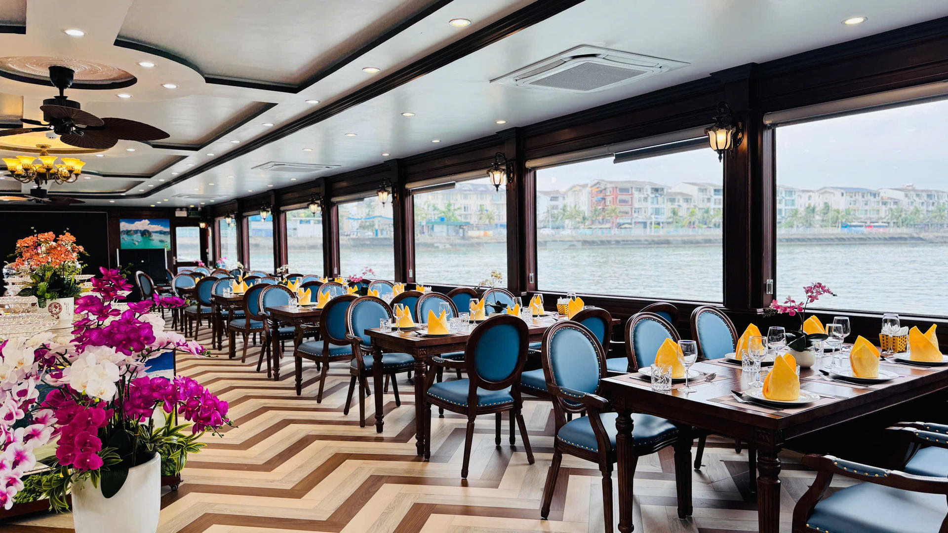 Hercules Luxury Day Cruise: Ha Long Bay, Sung Sot, Ti Top - Thumbnail 2