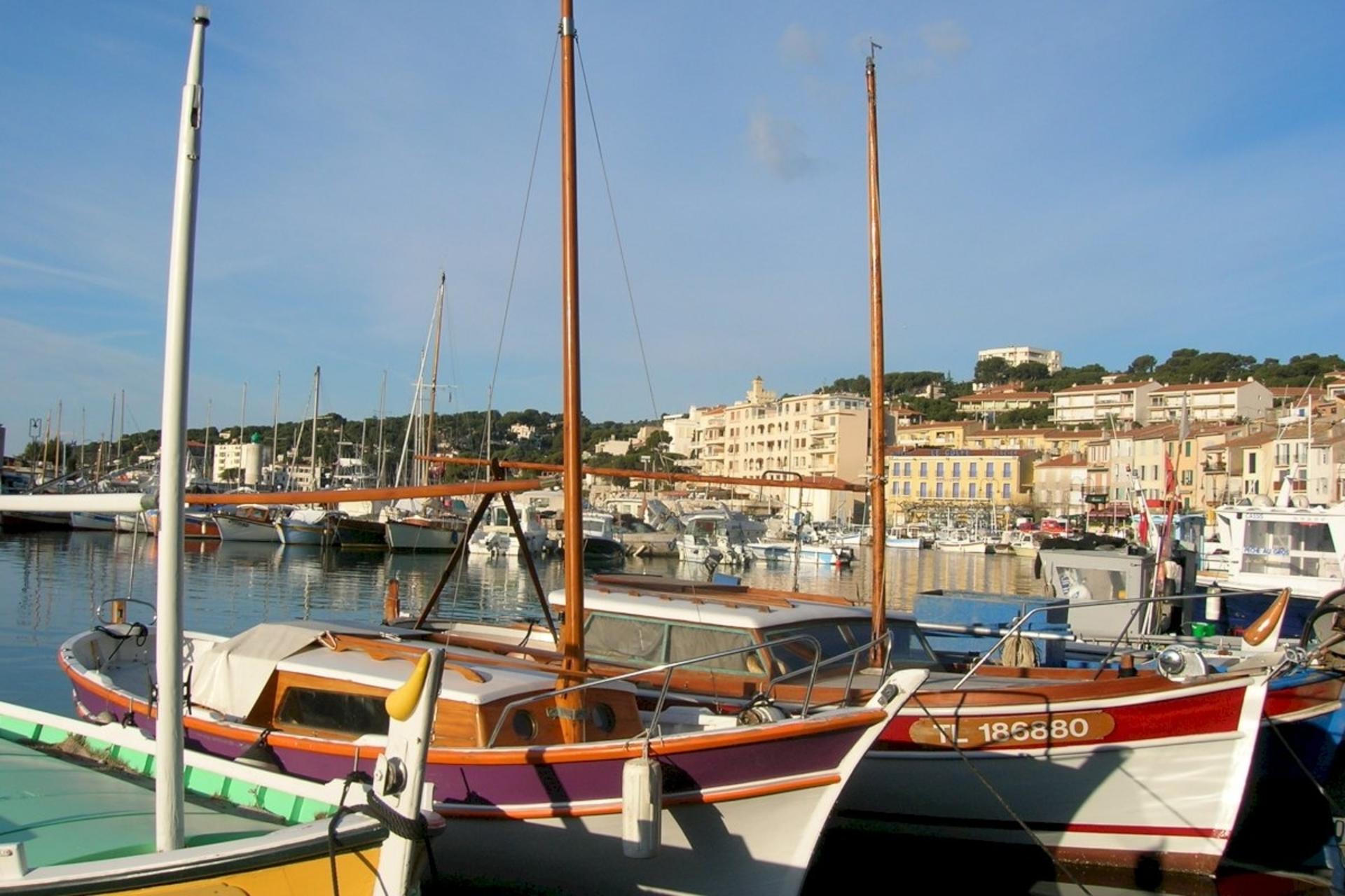 Cassis, Calanques & Provence Wine Day Tour from Aix en Provence - Thumbnail 2