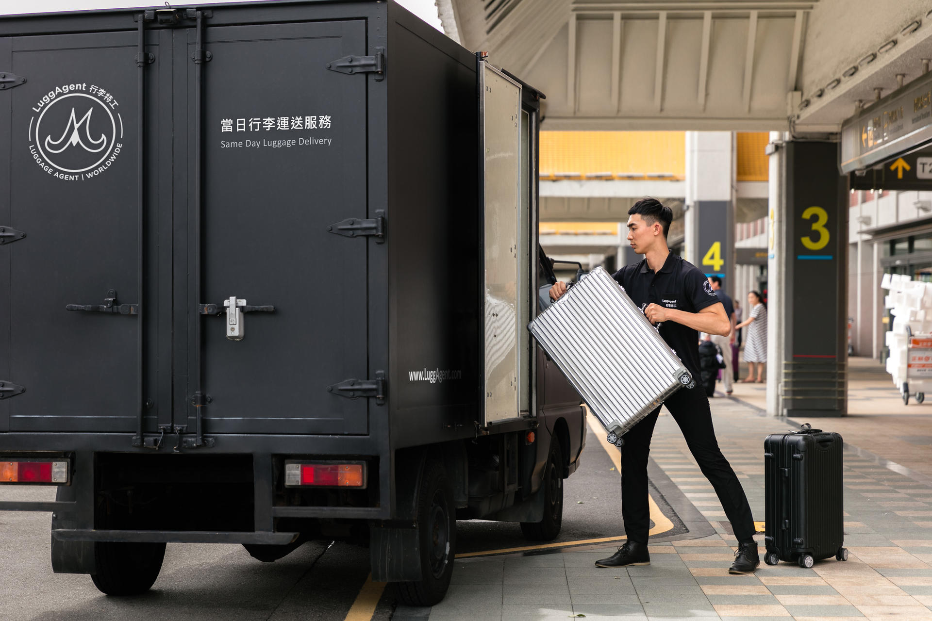Barcelona Luggage Services by LuggAgent (To/From Barcelona Airport/Downtown) - Thumbnail 3