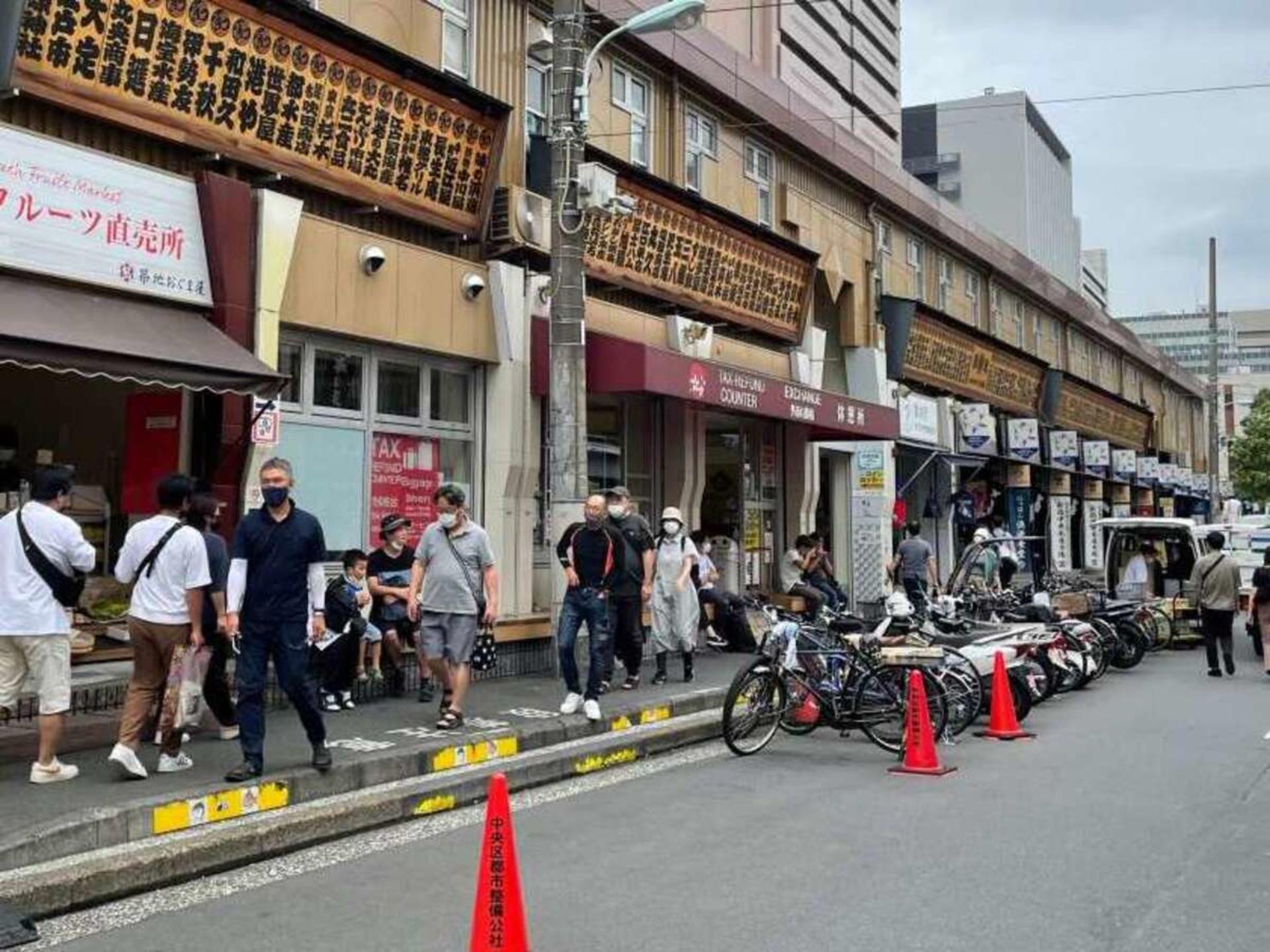 Tsukiji: Outer Market Walking Tour and Sake Tasting Experience - Thumbnail 2